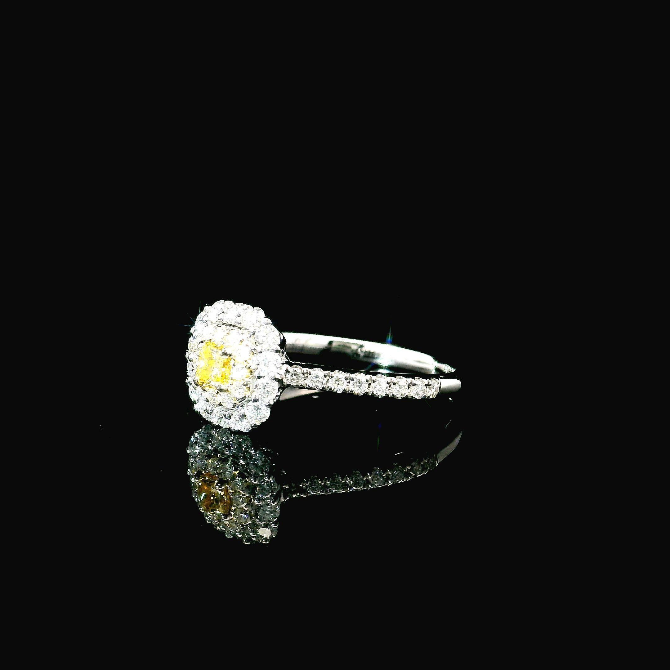 Taglio cuscino Anello con diamante certificato AGL da 0.116 carati, di colore giallo scuro e purezza VS in vendita