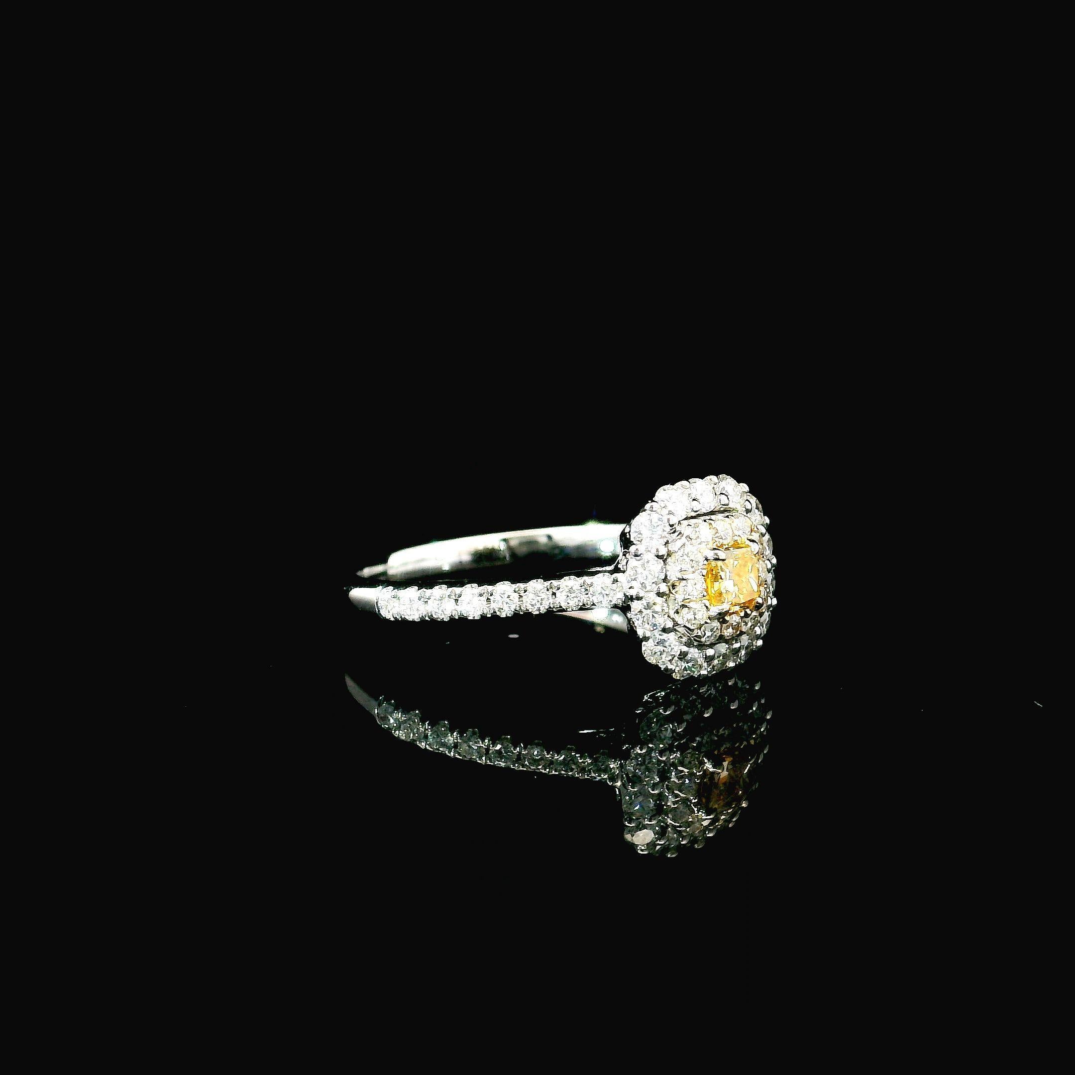 Anello con diamante certificato AGL da 0.116 carati, di colore giallo scuro e purezza VS In condizioni Nuovo in vendita a บางรัก, TH