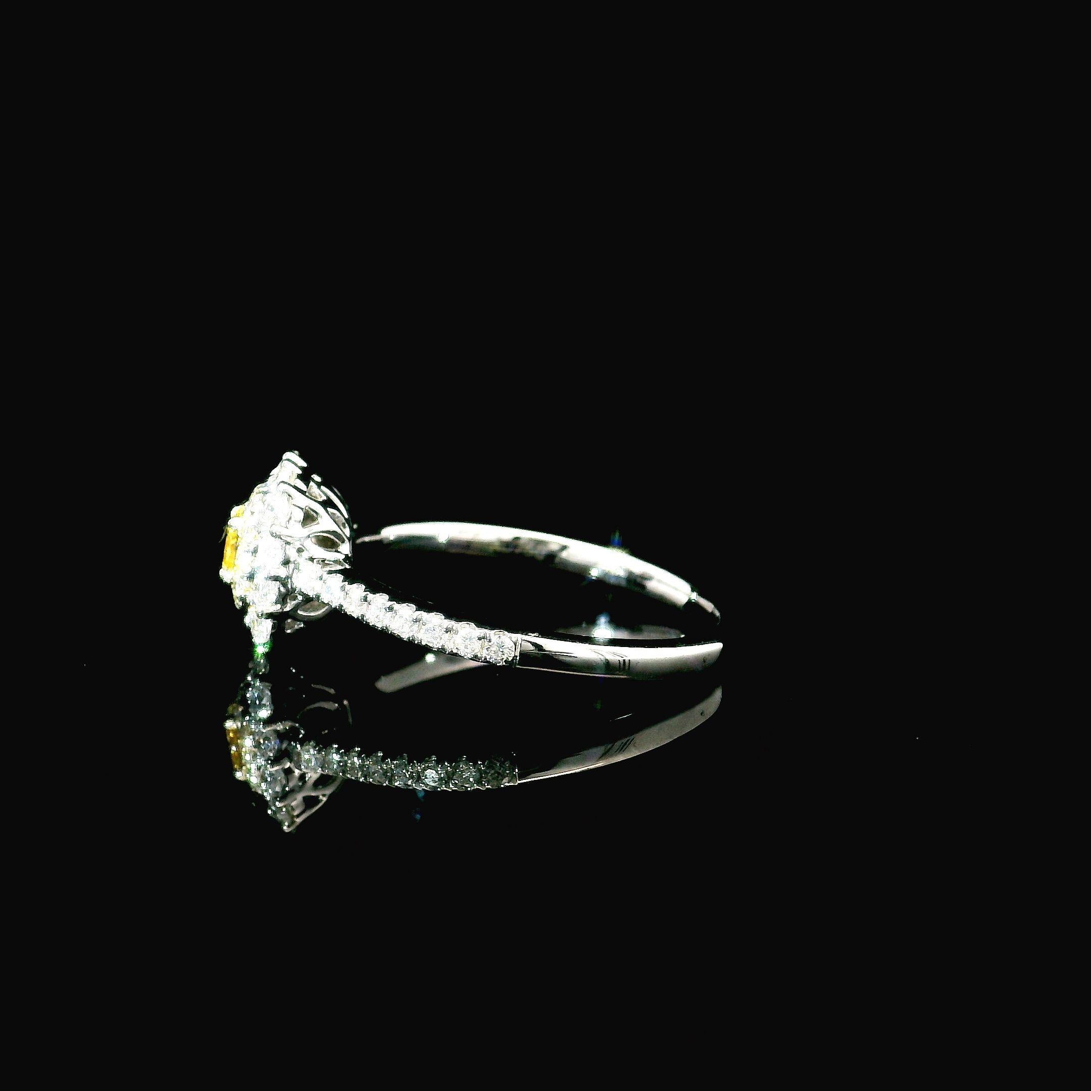 Anello con diamante certificato AGL da 0.116 carati, di colore giallo scuro e purezza VS in vendita 1