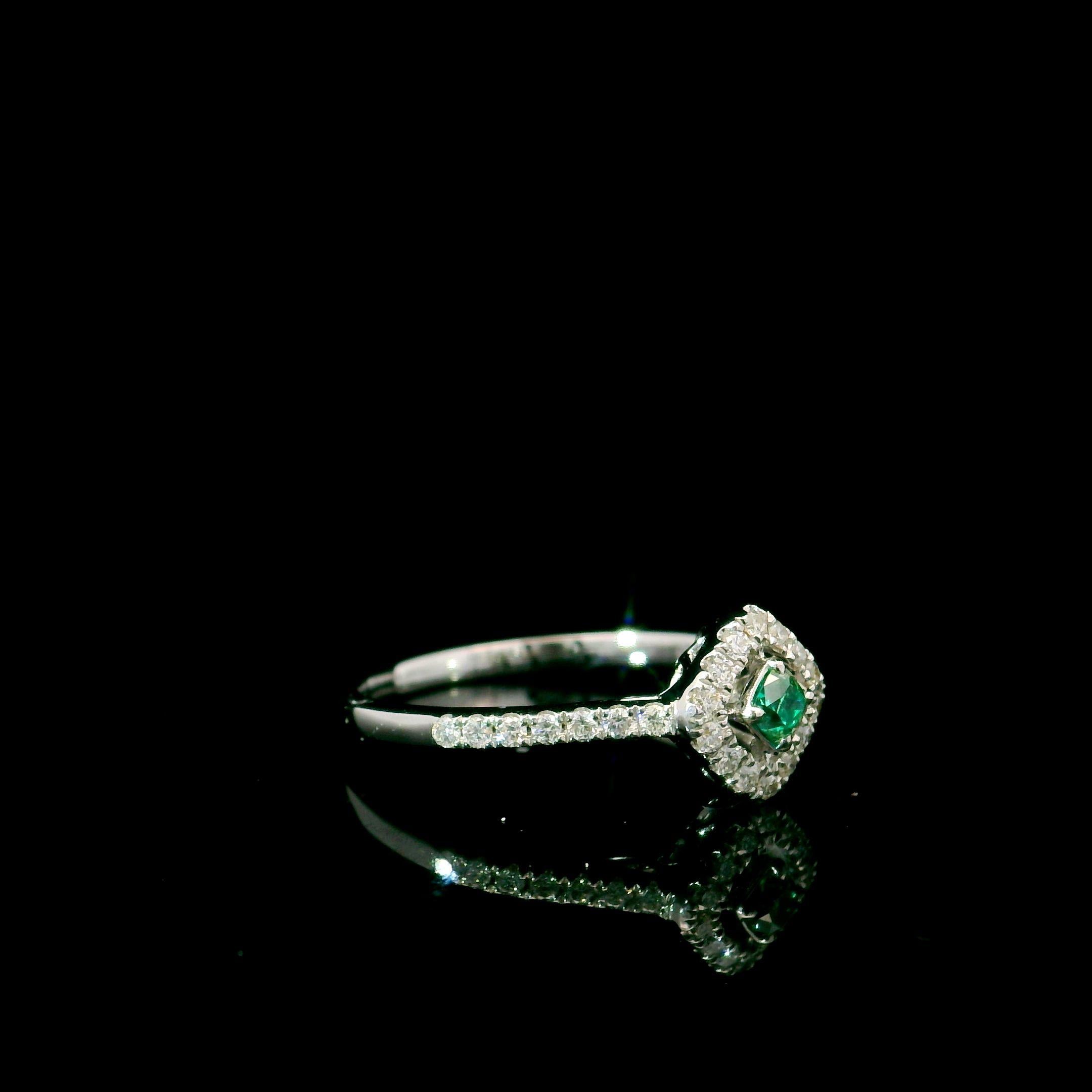 Taille coussin Bague avec diamant vert fantaisie de 0,12 carat de pureté VS2 certifié AGL en vente