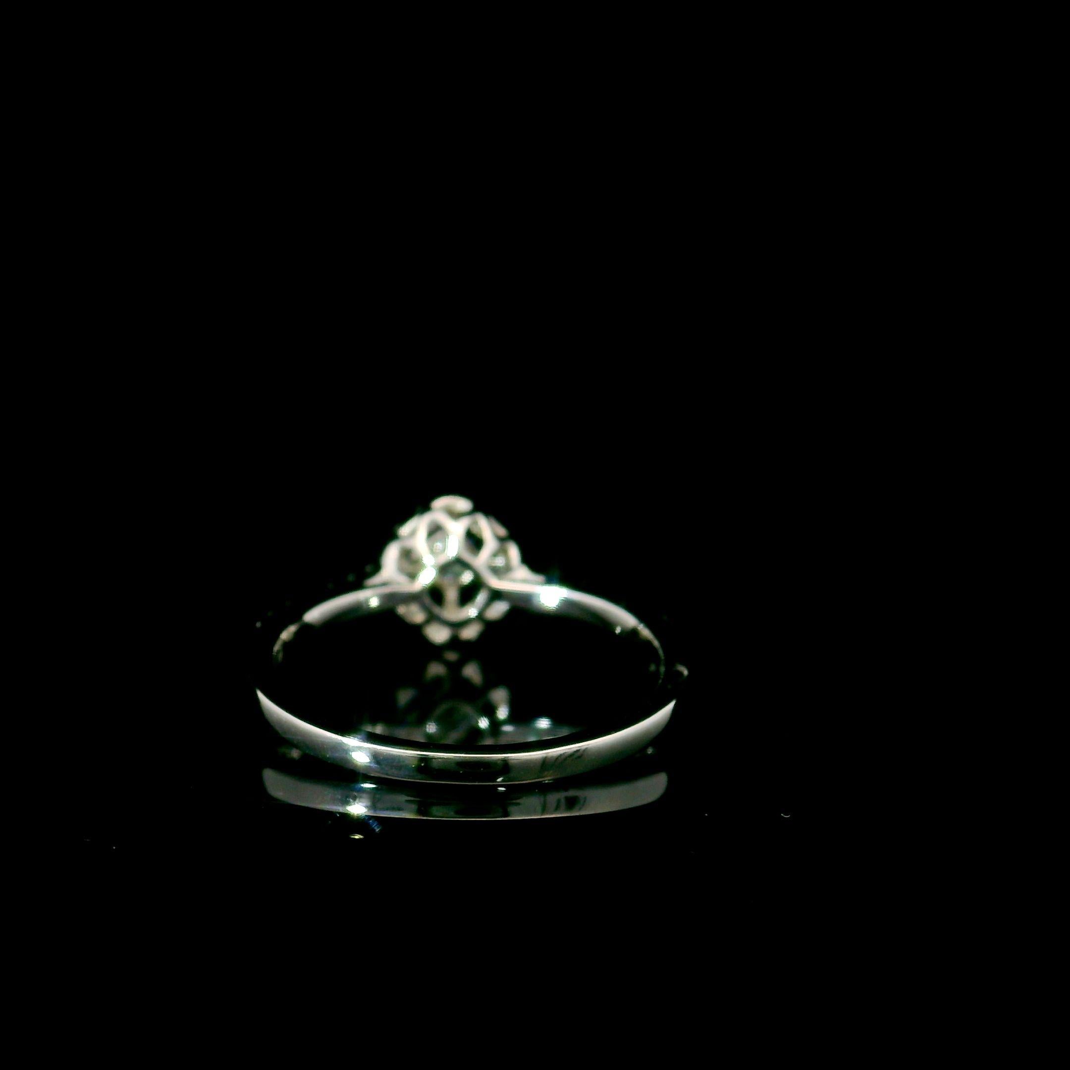 Bague avec diamant vert fantaisie de 0,12 carat de pureté VS2 certifié AGL Unisexe en vente