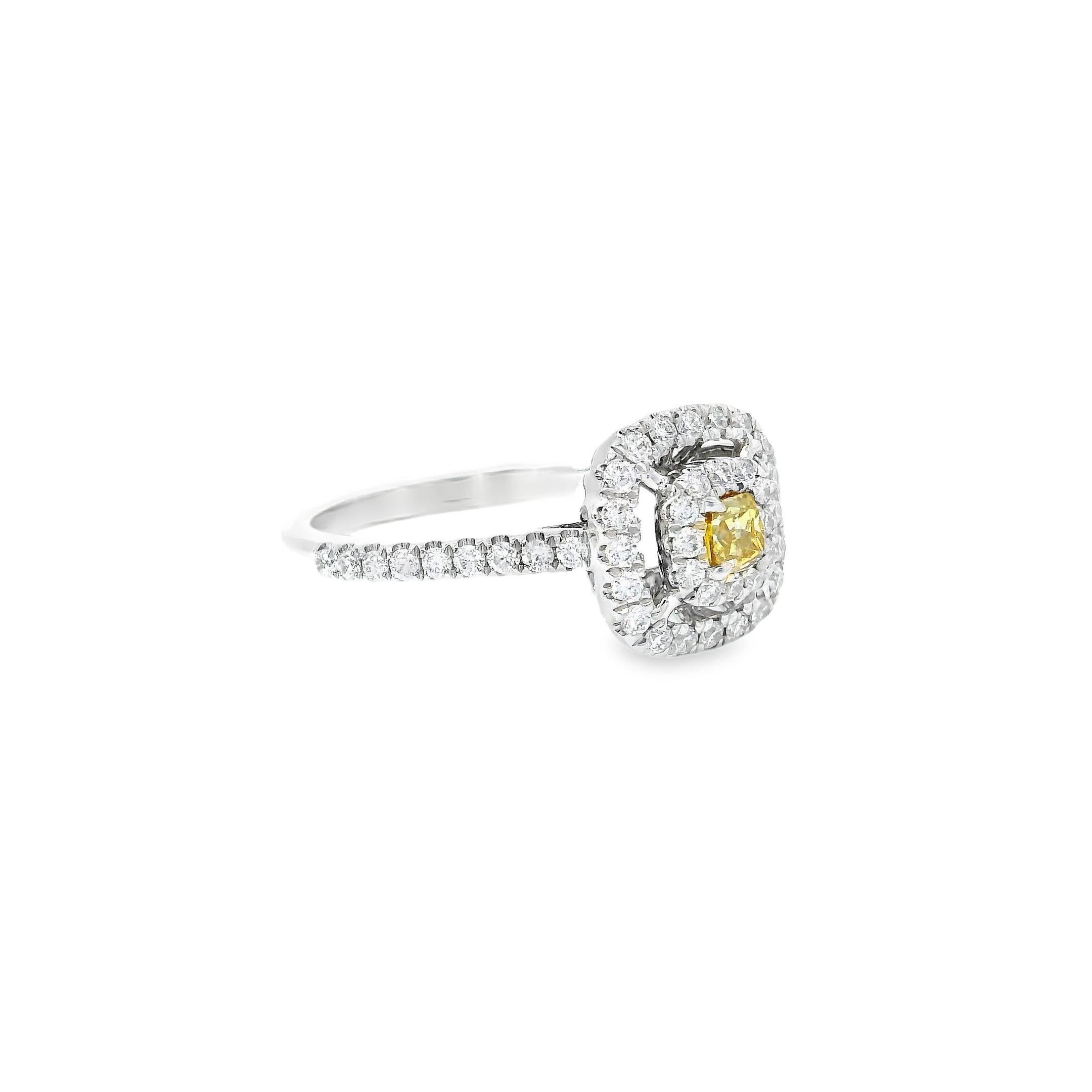 Anello con diamante certificato AGL da 0.125 carati, di colore giallo intenso e purezza VS in vendita 3