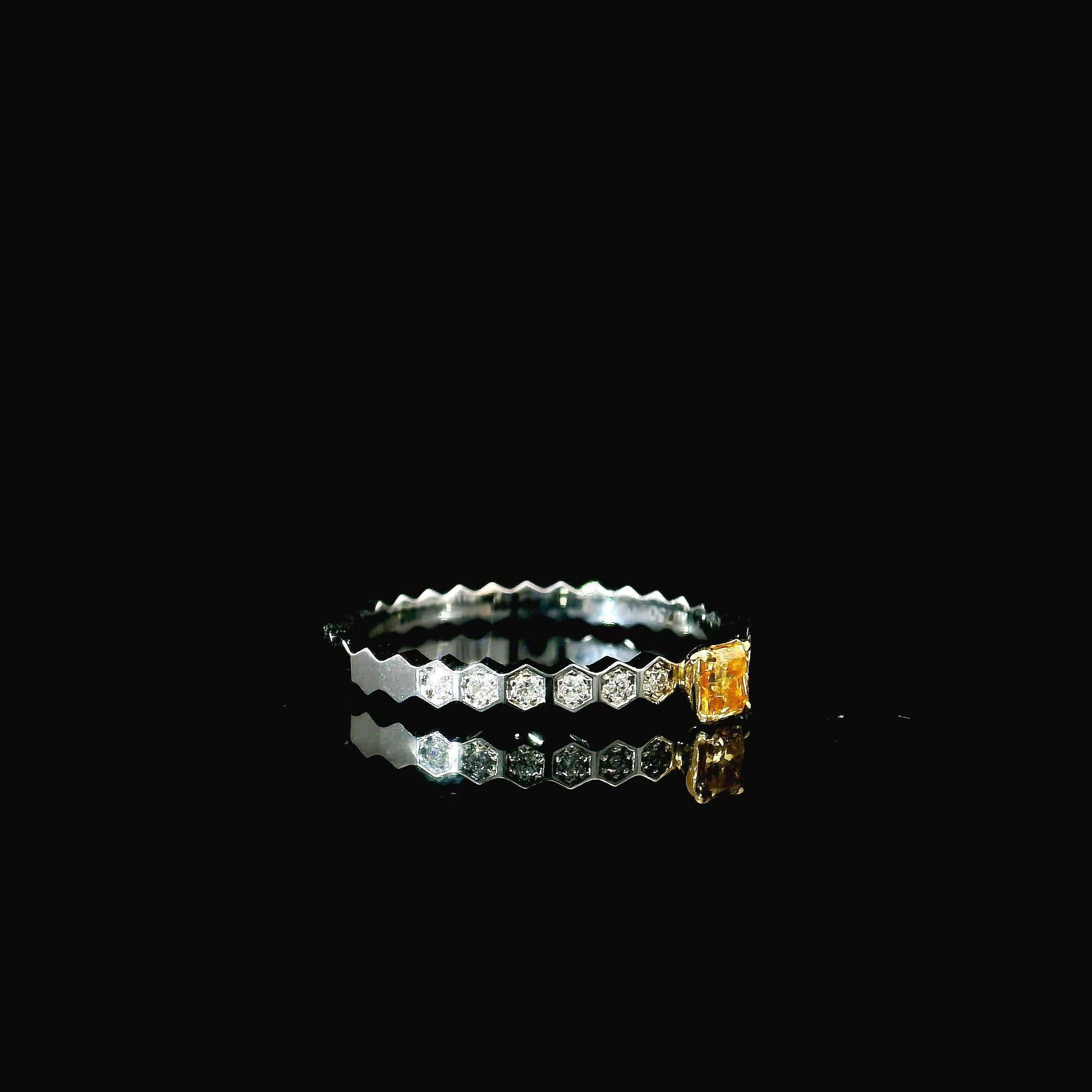 AGL Certified 0.13 Carat Fancy Vivid Yellow VS Clarity Diamond Ring In New Condition For Sale In บางรัก, TH