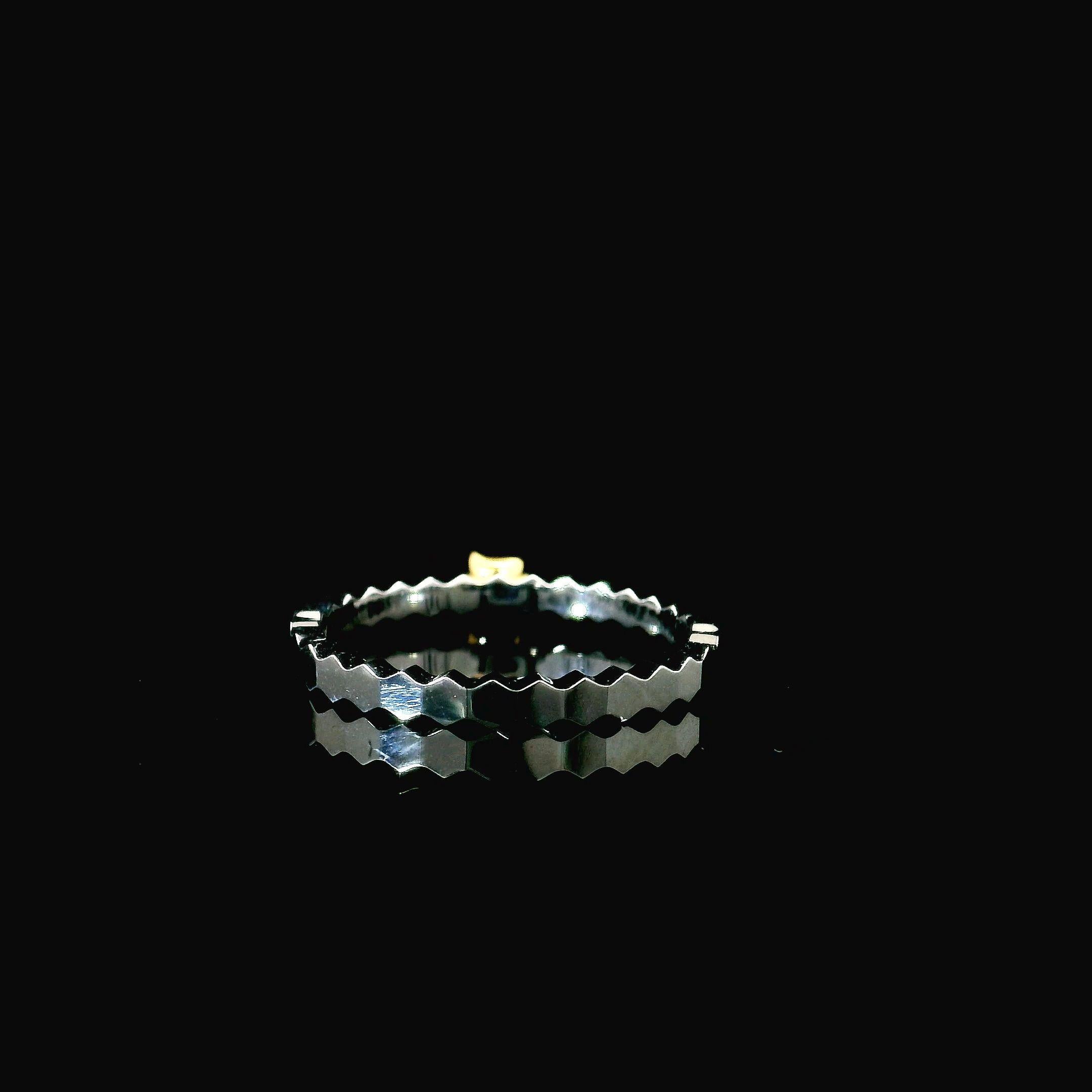 Women's or Men's AGL Certified 0.13 Carat Fancy Vivid Yellow VS Clarity Diamond Ring For Sale