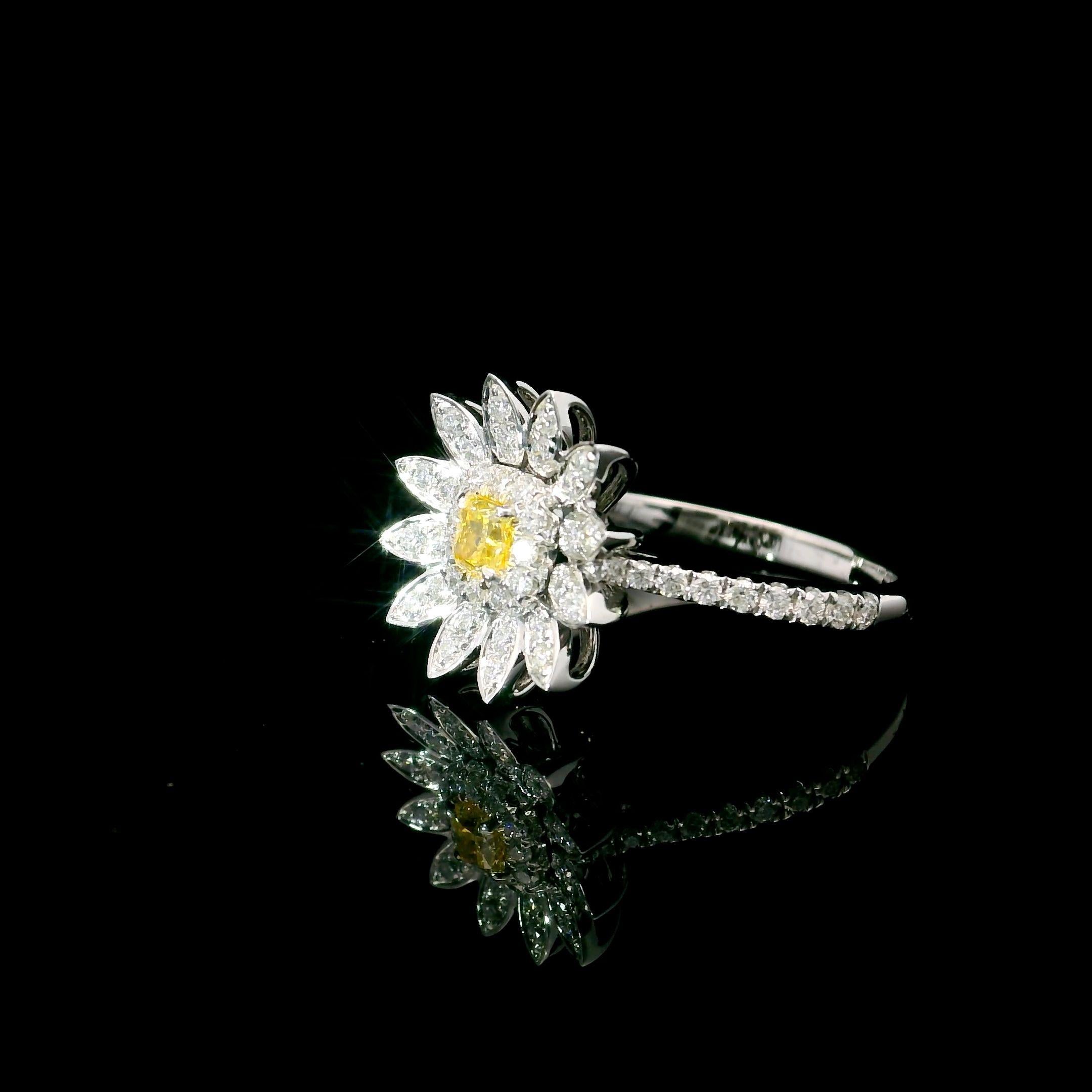 Taille ronde Bague avec diamant jaune intense fantaisie de 0.147 carat de pureté VS certifié AGL en vente