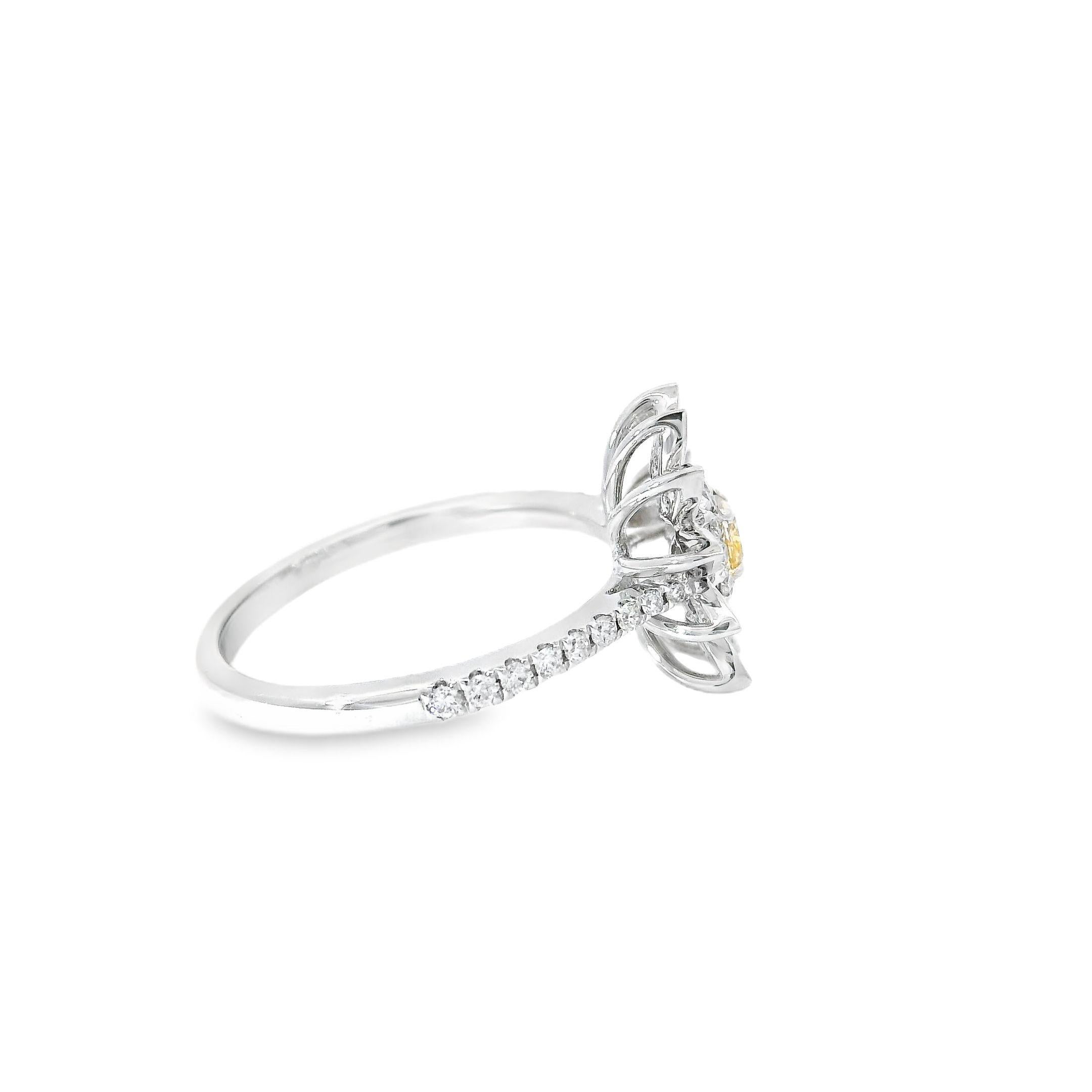 Bague avec diamant jaune intense fantaisie de 0.147 carat de pureté VS certifié AGL en vente 2