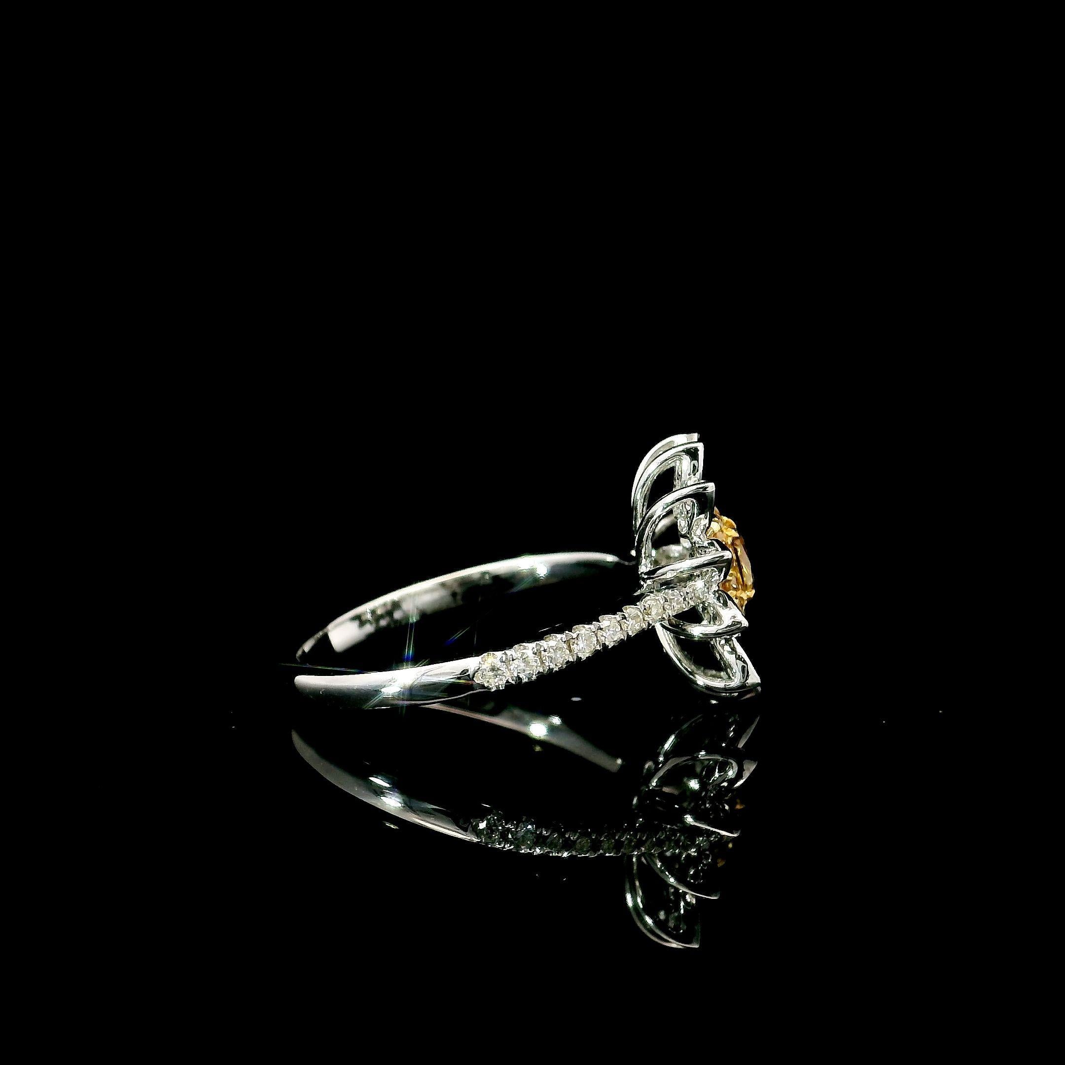 Anello con diamante certificato AGL da 0.156 carati, di colore giallo scuro e purezza VS in vendita 1