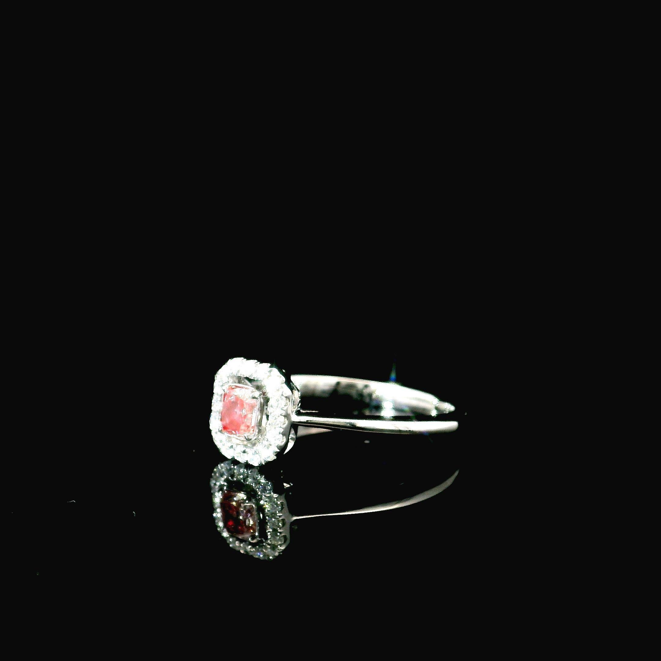 Anillo de diamantes con certificado AGL de 0,203 quilates de color rosa intenso con claridad SI en Nuevo estado para la venta en บางรัก, TH