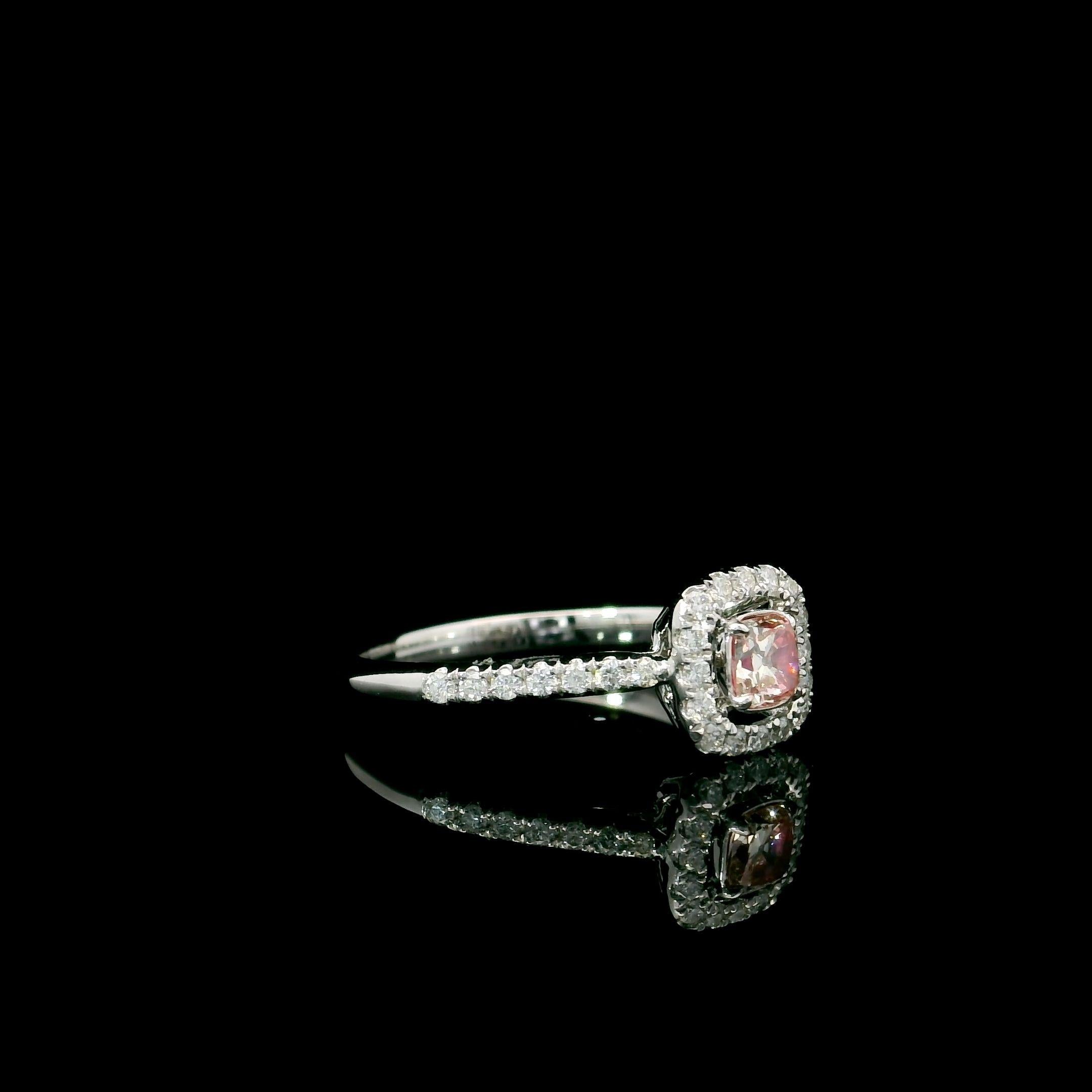 Taglio cuscino Anello con diamante certificato AGL da 0,229 carati Fancy Intense Pink con purezza VVS1 in vendita