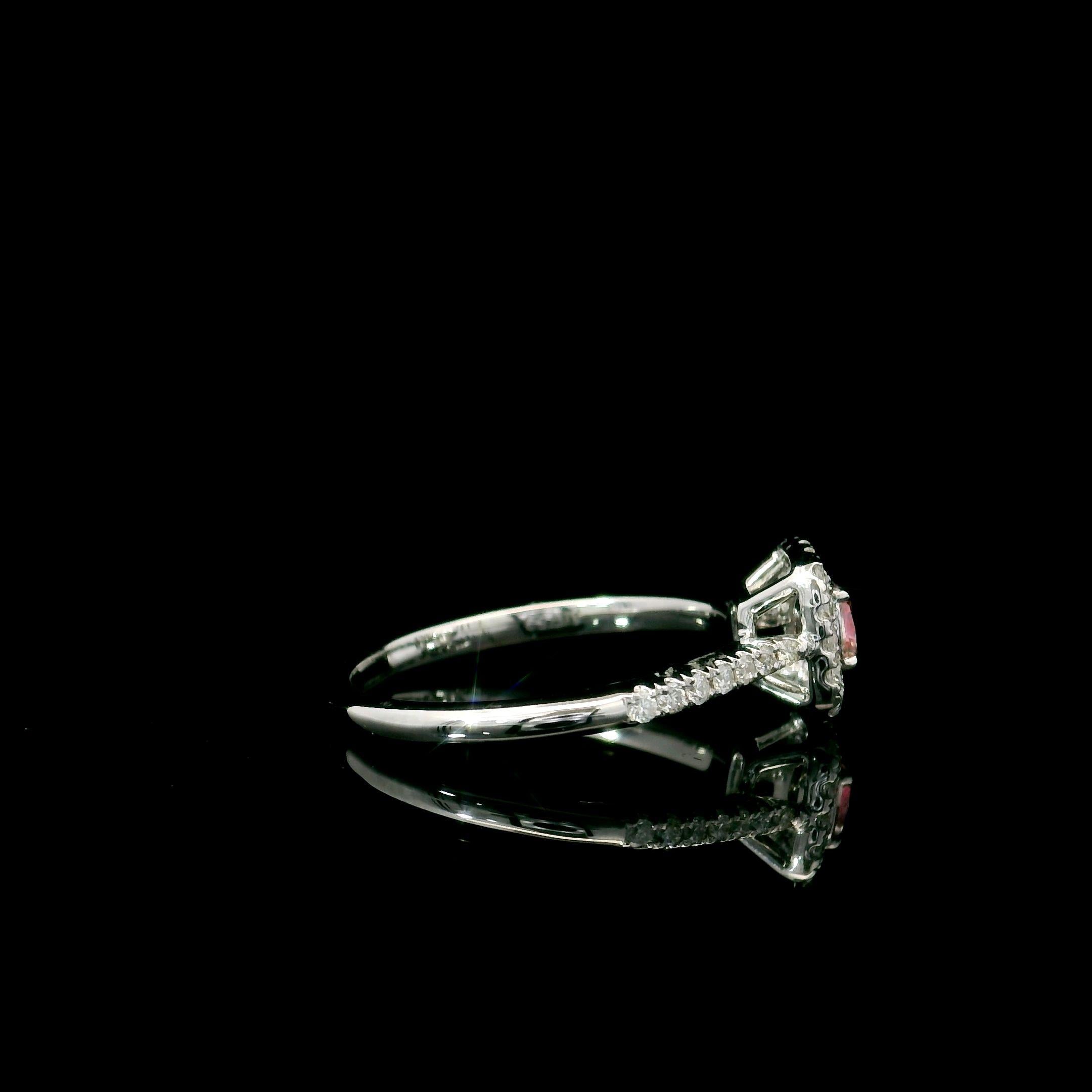 Anello con diamante certificato AGL da 0,229 carati Fancy Intense Pink con purezza VVS1 in vendita 2