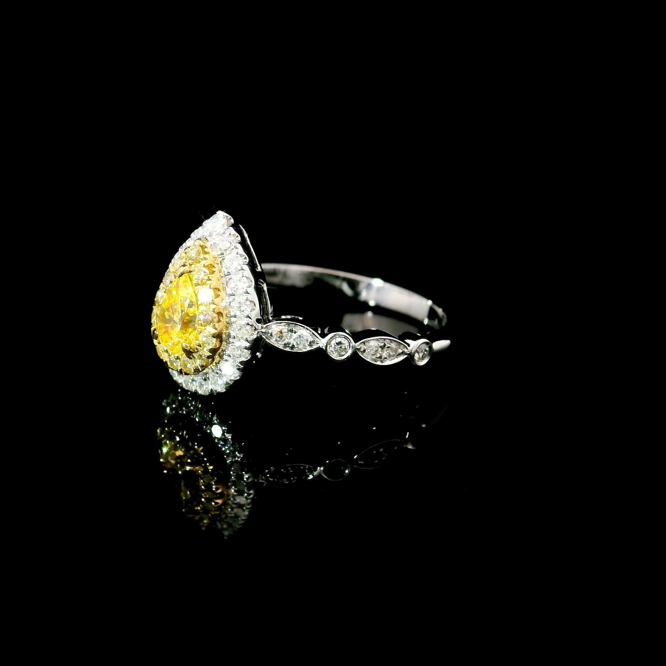 AGL Certified 0.233 Carat Fancy Intense Yellow VS Clarity Diamond Ring In New Condition For Sale In บางรัก, TH