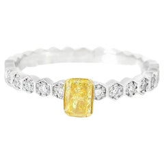 Anello con diamante certificato AGL da 0.243 carati, di colore giallo intenso e purezza VS