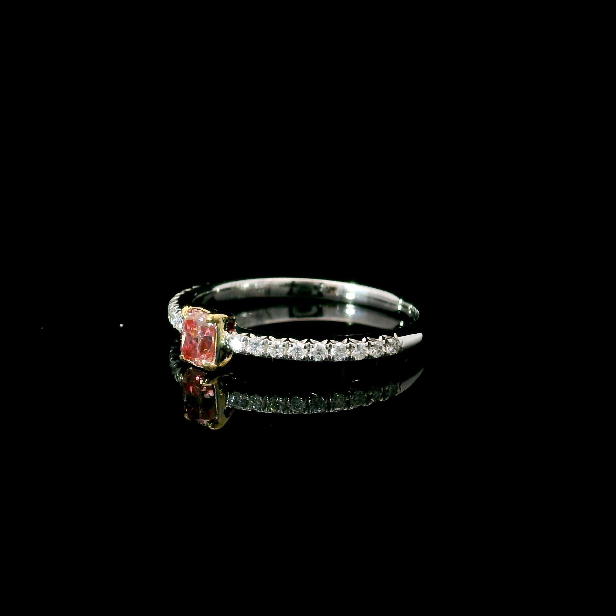 Taille coussin Bague avec diamant rose fantaisie de 0.25 carat de pureté VS certifié AGL en vente