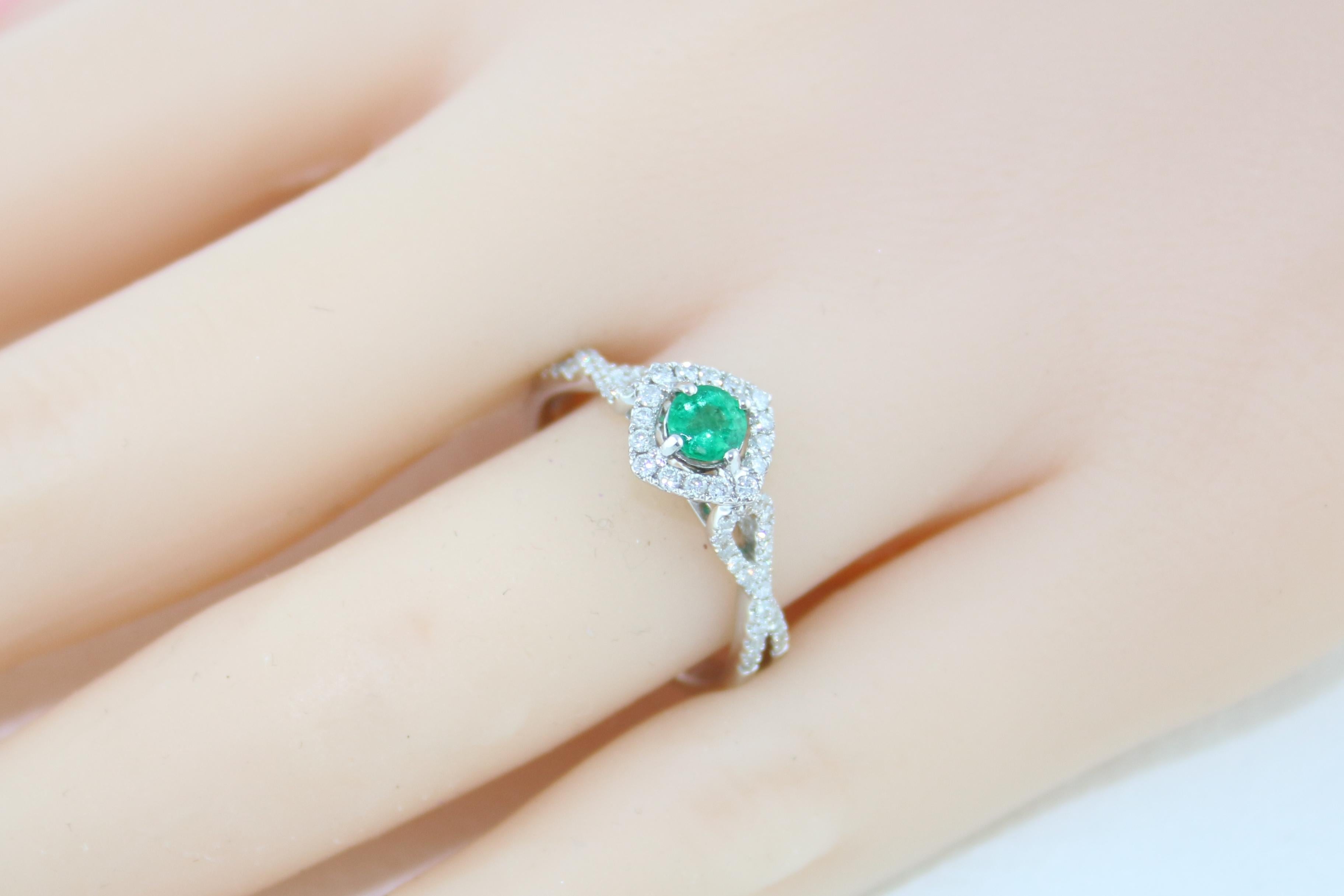 AGL Certified 0.29 Carat Emerald Diamond Gold Ring For Sale 2