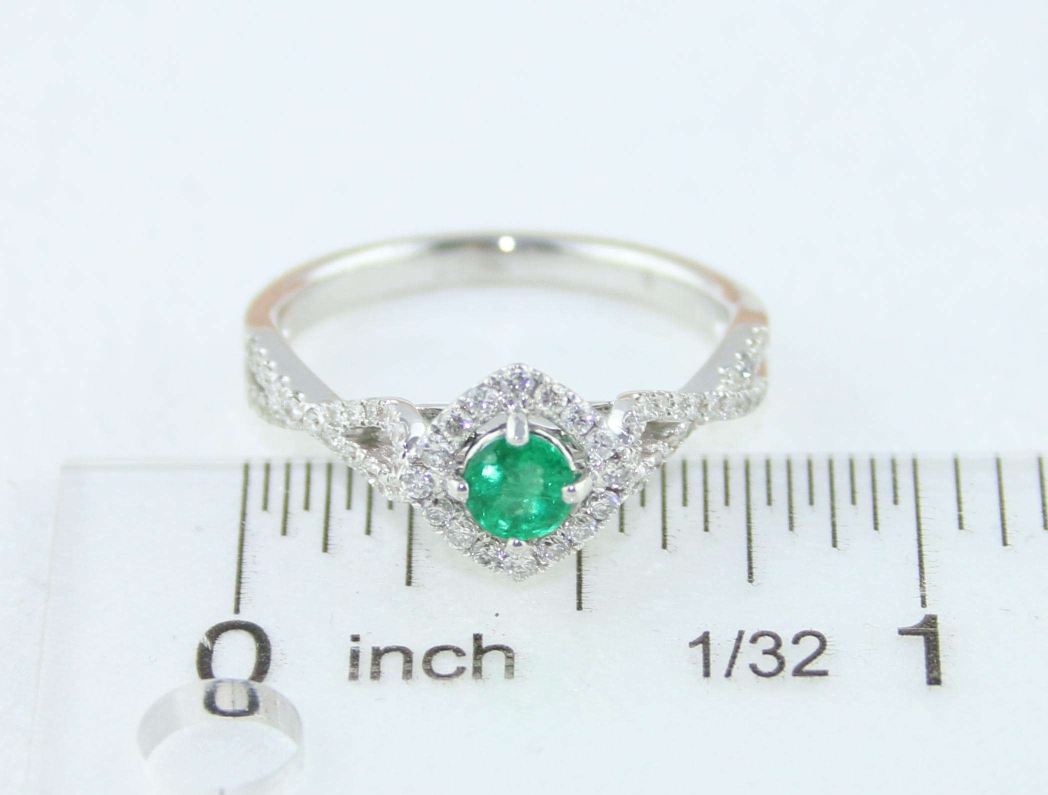 AGL Certified 0.29 Carat Emerald Diamond Gold Ring For Sale 3
