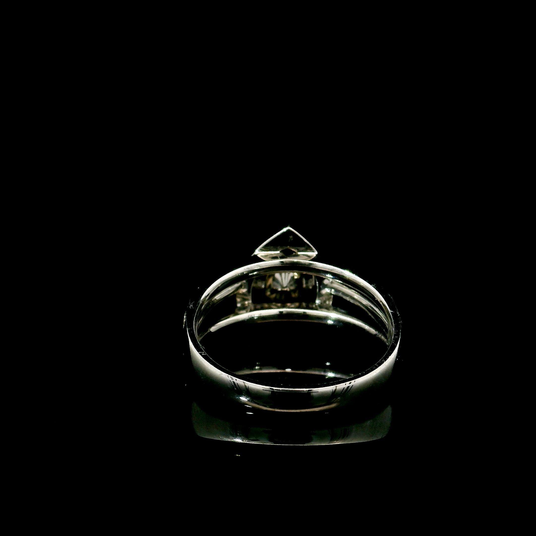 da uomo o donna Anello con diamante certificato AGL da 0.30 carati, di colore verde e di chiarezza VS in vendita