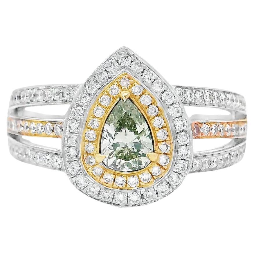 Anillo de diamantes con certificado AGL de 0.30 quilates de color verde fantasía y claridad VS