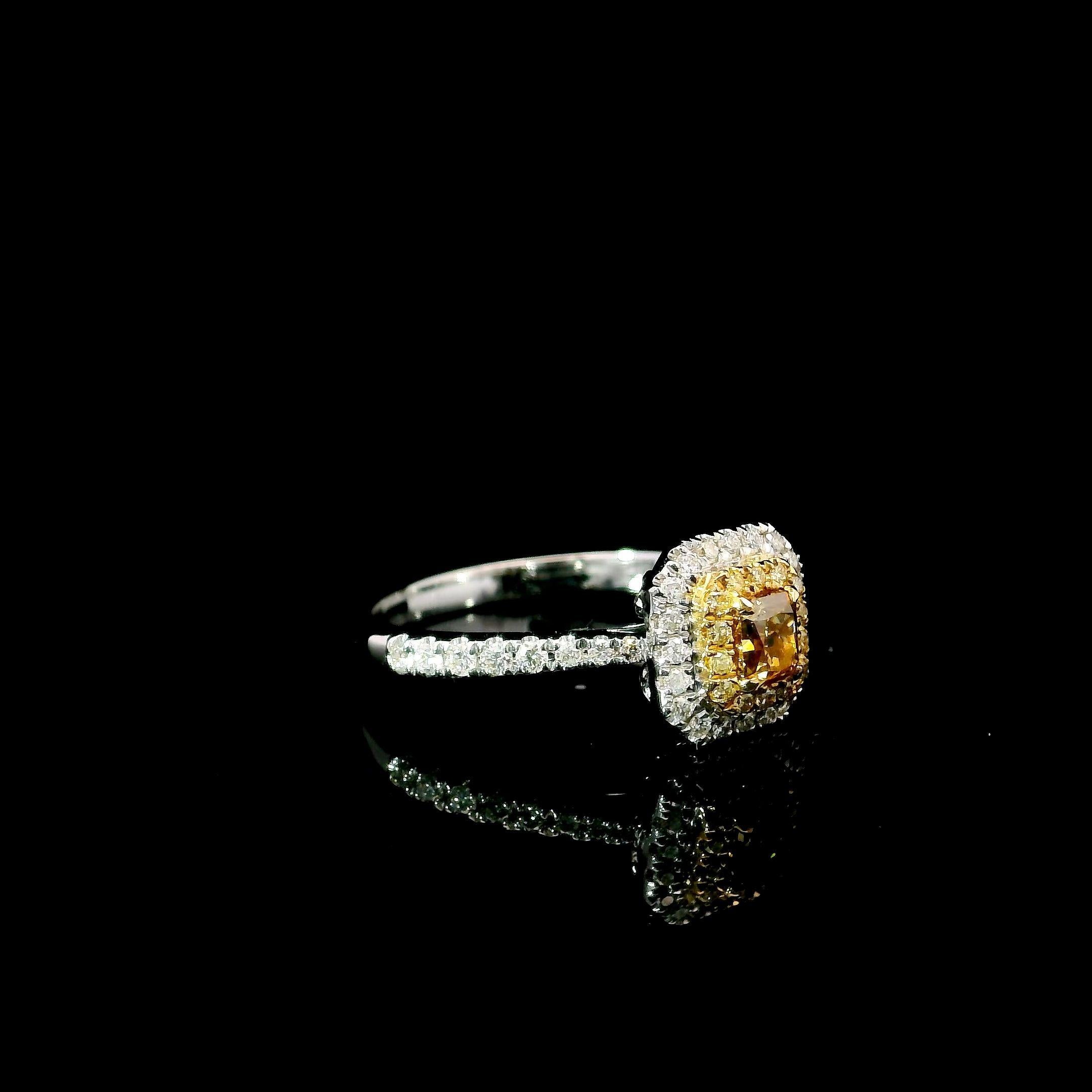  Anello in oro bianco 18 carati con diamanti
  
  Colore e caratura dell'oro: Oro bianco 18kt
  Peso: 2.83 grammi
  
  Imposta con...
  Tipo di pietra: Diamanti
  Forma: Radiante
  Carati: 0,32 ct
  Colore: Giallo brunastro fantasia
  Chiarezza: VS
