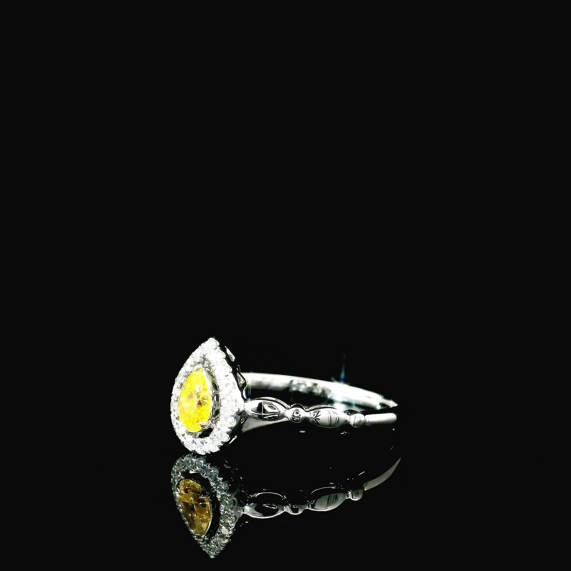AGL Certified 0.324 Carat Fancy Vivid Yellow VS Clarity Diamond Ring In New Condition For Sale In บางรัก, TH