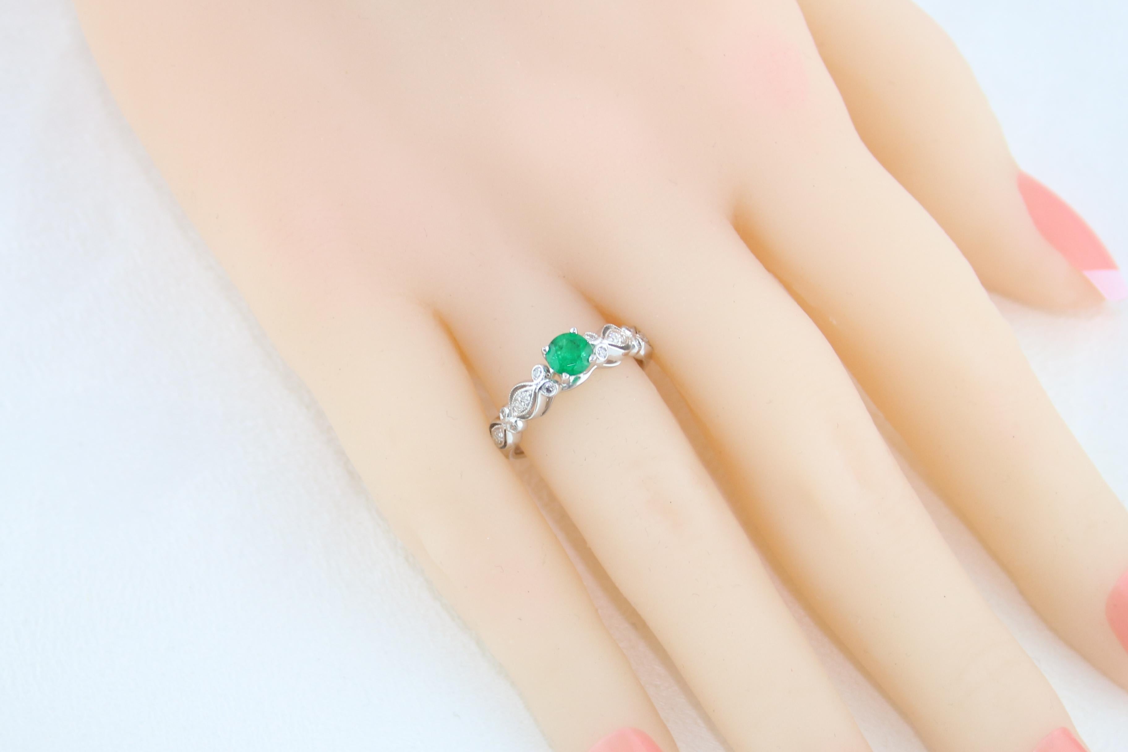 AGL Certified 0.35 Carat Emerald Diamond Gold Milgrain Ring For Sale 2