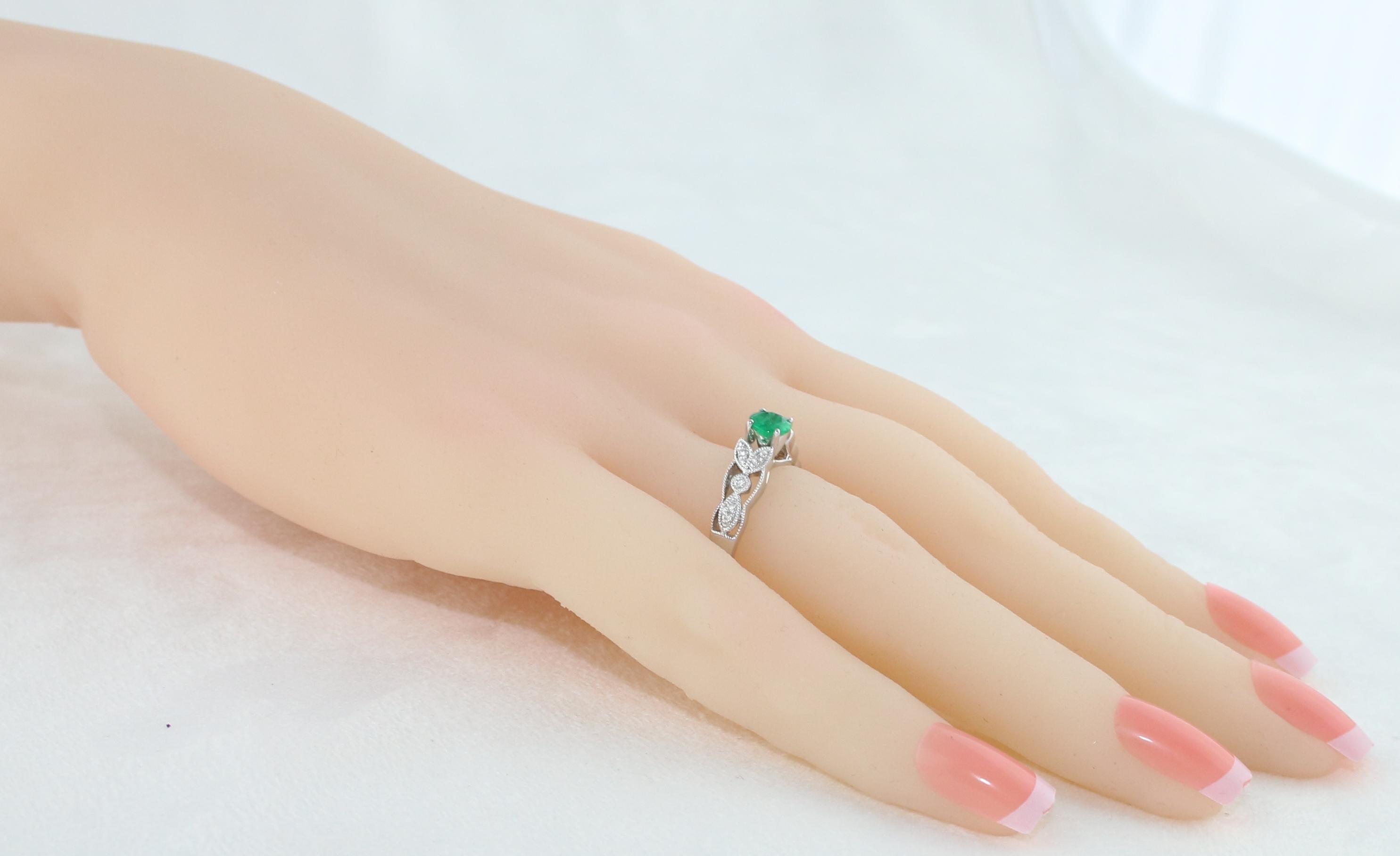 Women's AGL Certified 0.38 Carat Emerald Diamond Gold Milgrain Ring For Sale