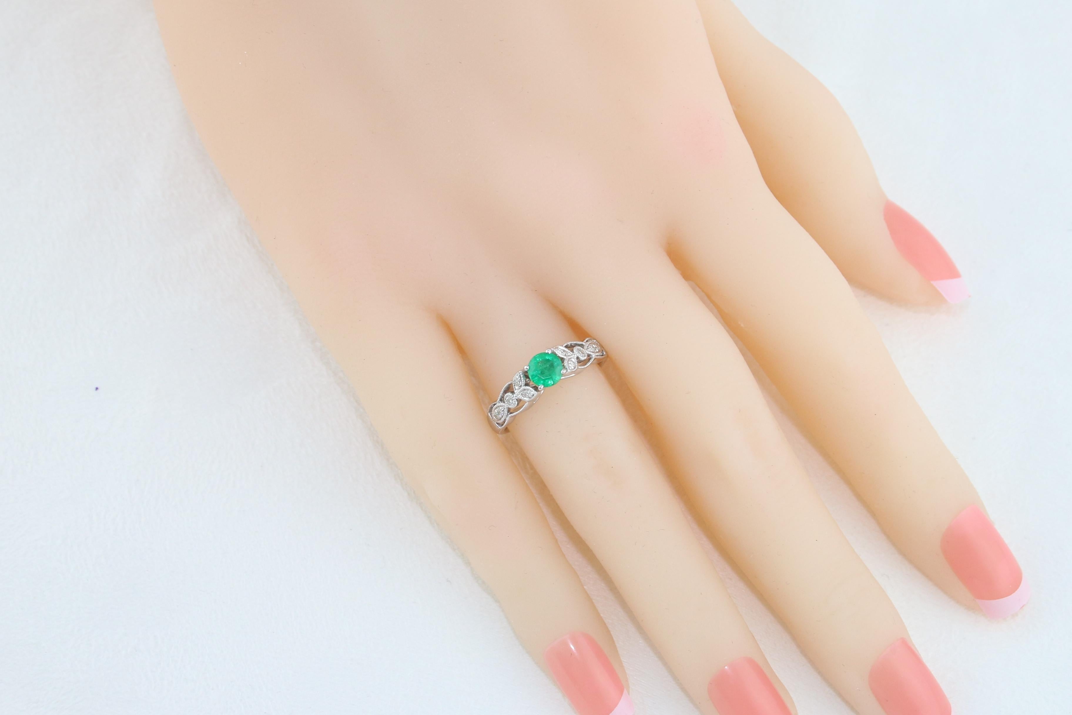 AGL Certified 0.38 Carat Emerald Diamond Gold Milgrain Ring For Sale 2