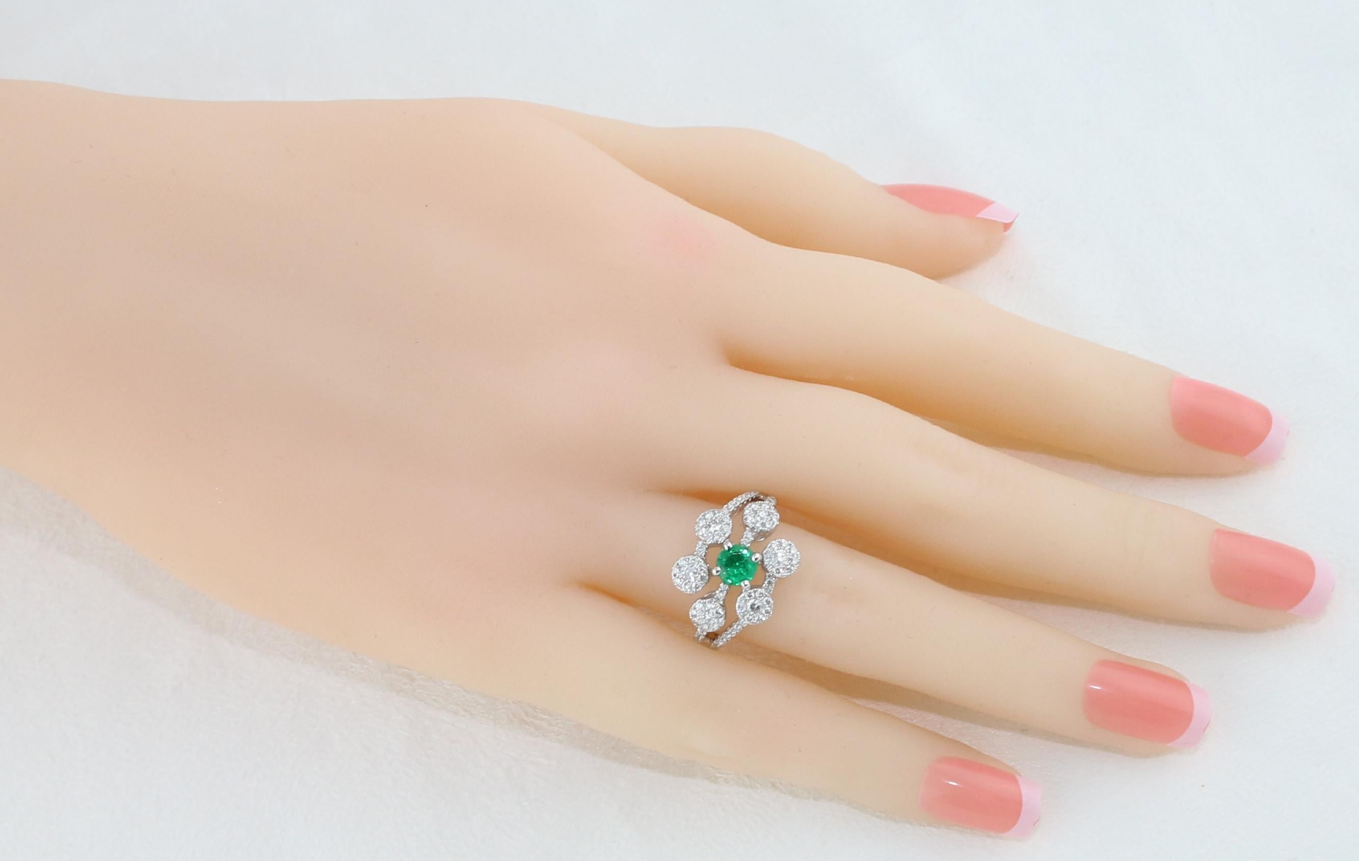 Round Cut AGL Certified 0.40 Carat Emerald Diamond Gold Flower Ring For Sale
