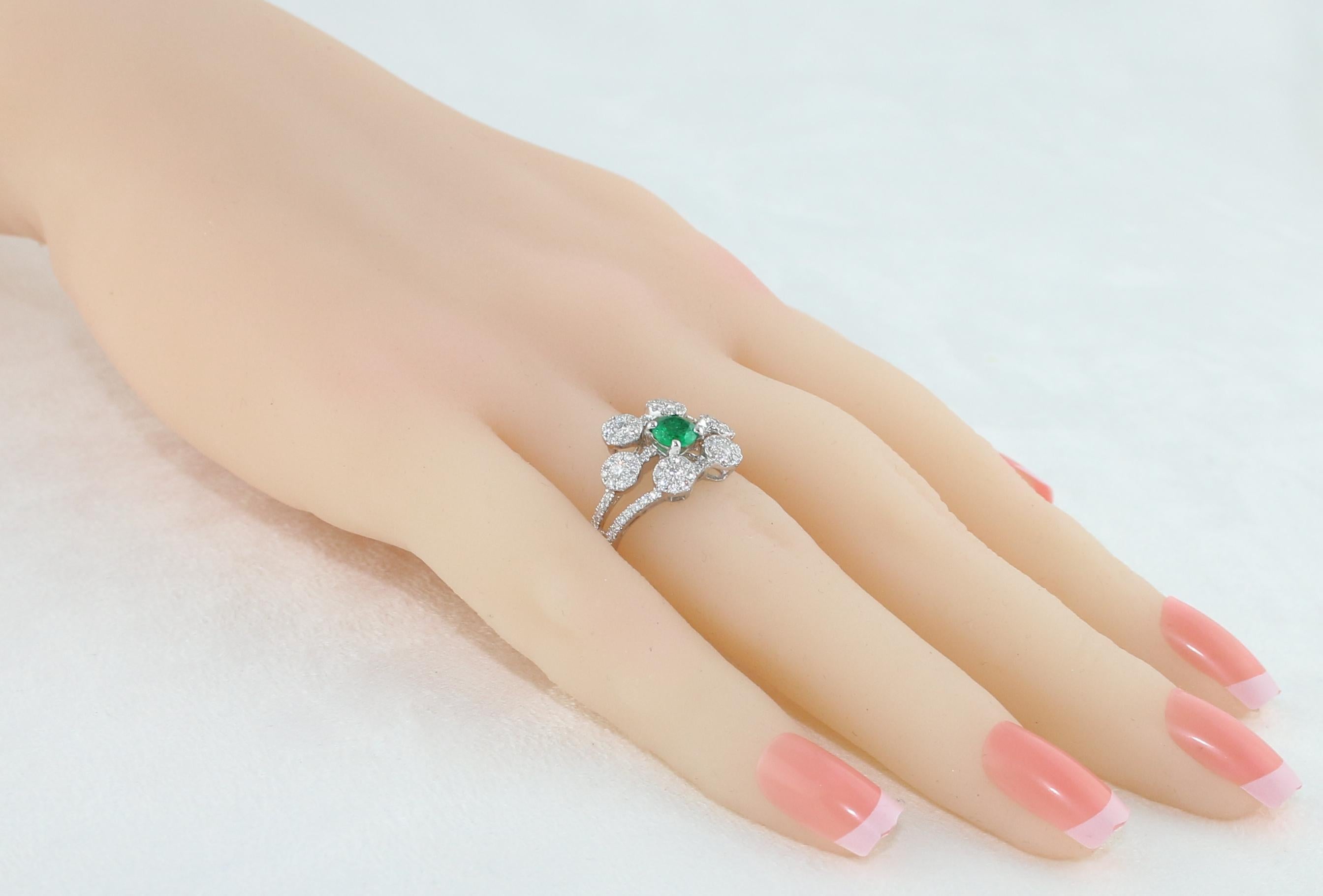 AGL Certified 0.40 Carat Emerald Diamond Gold Flower Ring In New Condition For Sale In New York, NY
