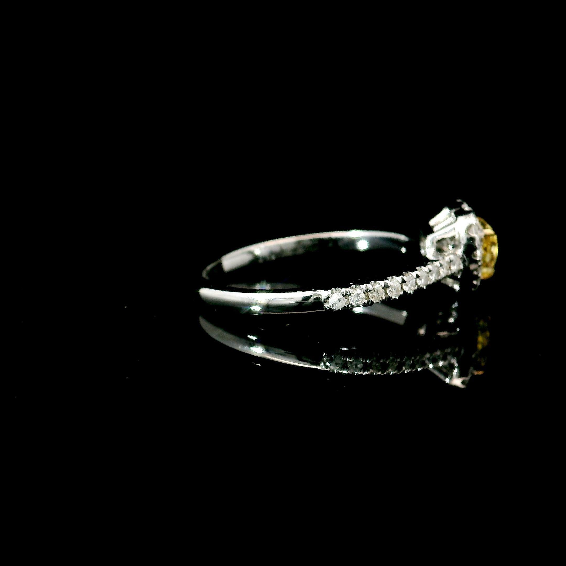 Bague avec diamant jaune intense fantaisie de 0.435 carat de pureté SI certifié AGL en vente 2