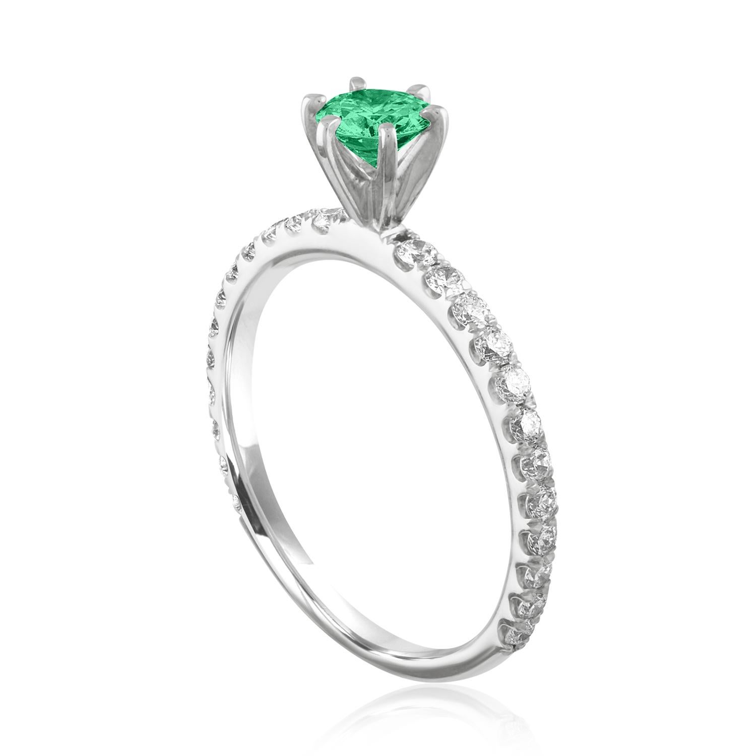 Beautiful Diamond & Emerald Ring
The ring is 18K White Gold.
There are 0.45 Carats in Diamonds F/G VS/SI
The Center is Round 0.46 Carat Emerald.
The Emerald is AGL certified.
The ring is a size 6.00, sizable.
The ring weighs 1.9 grams.