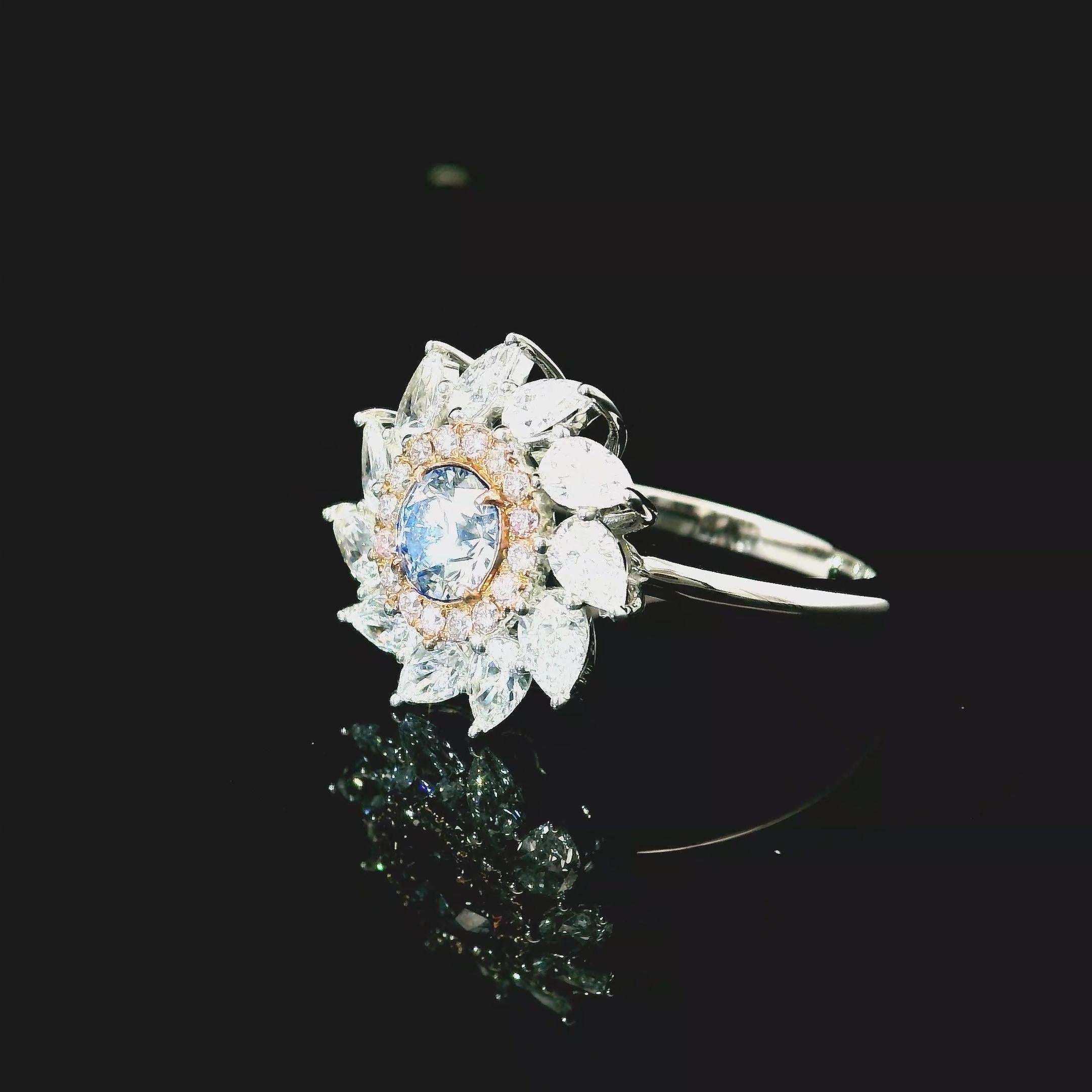 Anello in oro bianco 18 carati con diamanti
  
  Colore e caratura dell'oro: Oro bianco 18kt
  Peso: 4.10 grammi
  
  Imposta con...
  Tipo di pietra: Diamanti
  Forma: Rotondo
  Carati: 0,47 ct
  Colore: Blu fantasia
  Chiarezza: SI1
  
  Pietre