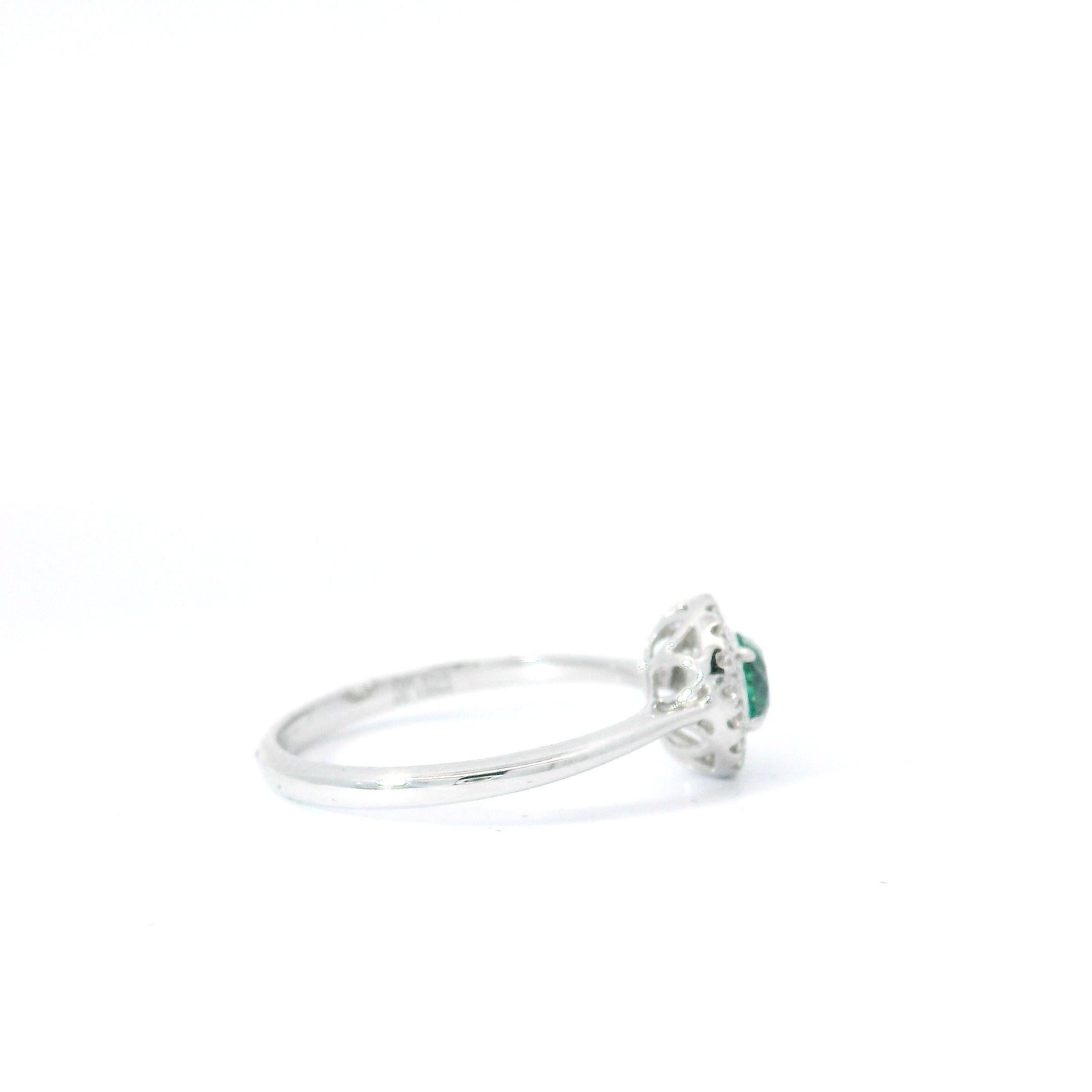 AGL Certified 0.505 Carat Fancy Intense Green VVS Clarity Diamond Ring For Sale 2