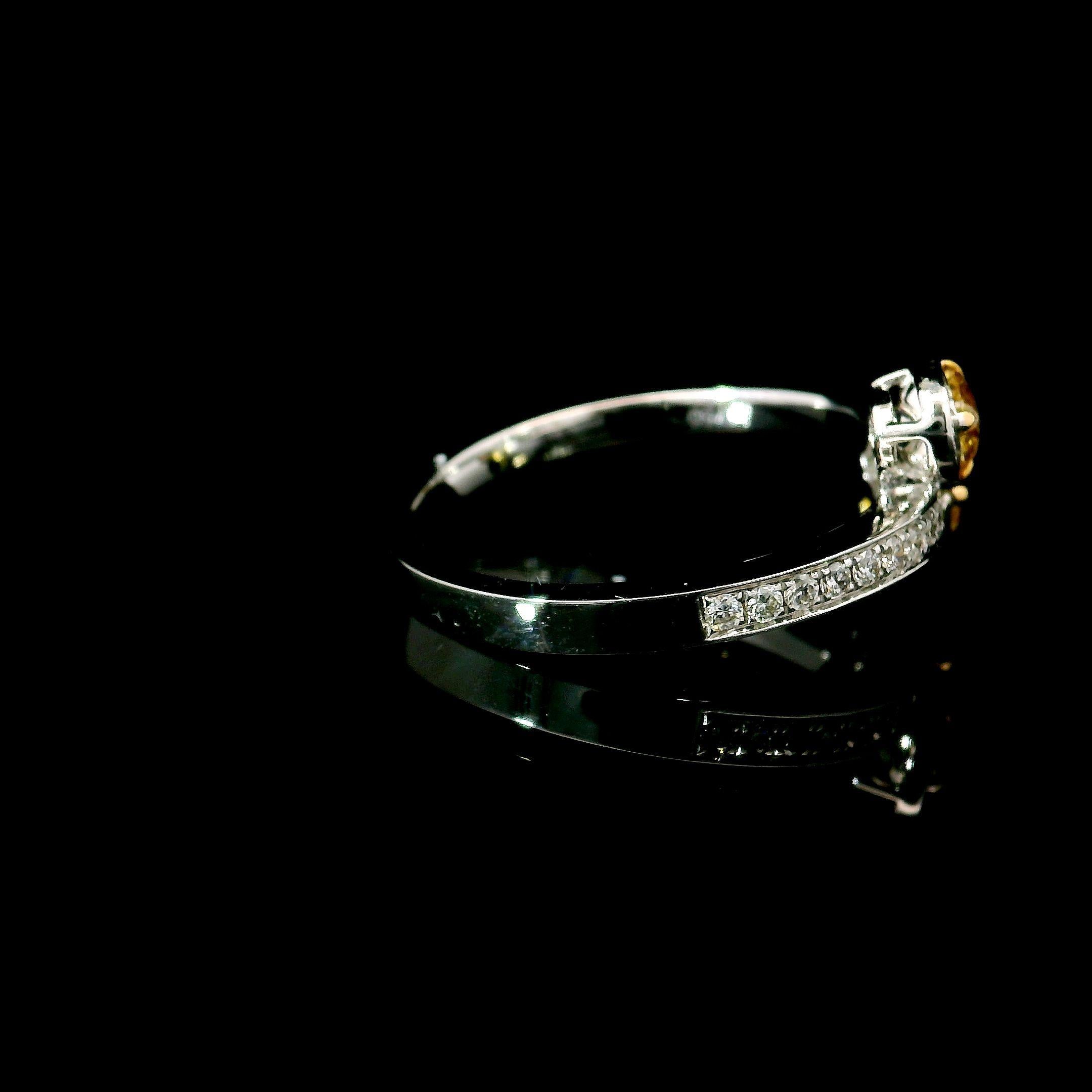 Anello con diamante certificato AGL da 0.508 carati, di colore giallo intenso e purezza VS in vendita 2