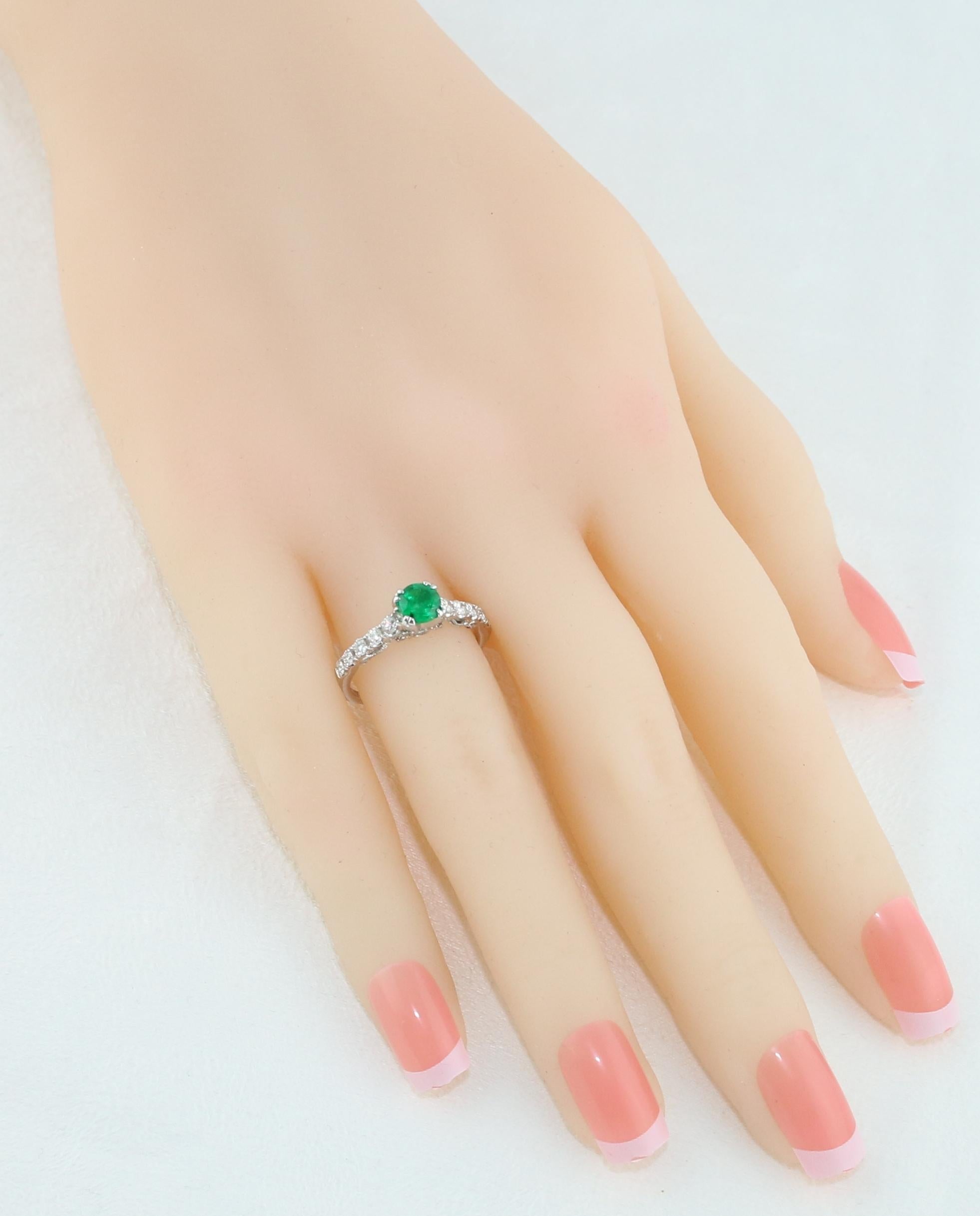 Round Cut AGL Certified 0.52 Carat Emerald Diamond Gold Milgrain Ring For Sale