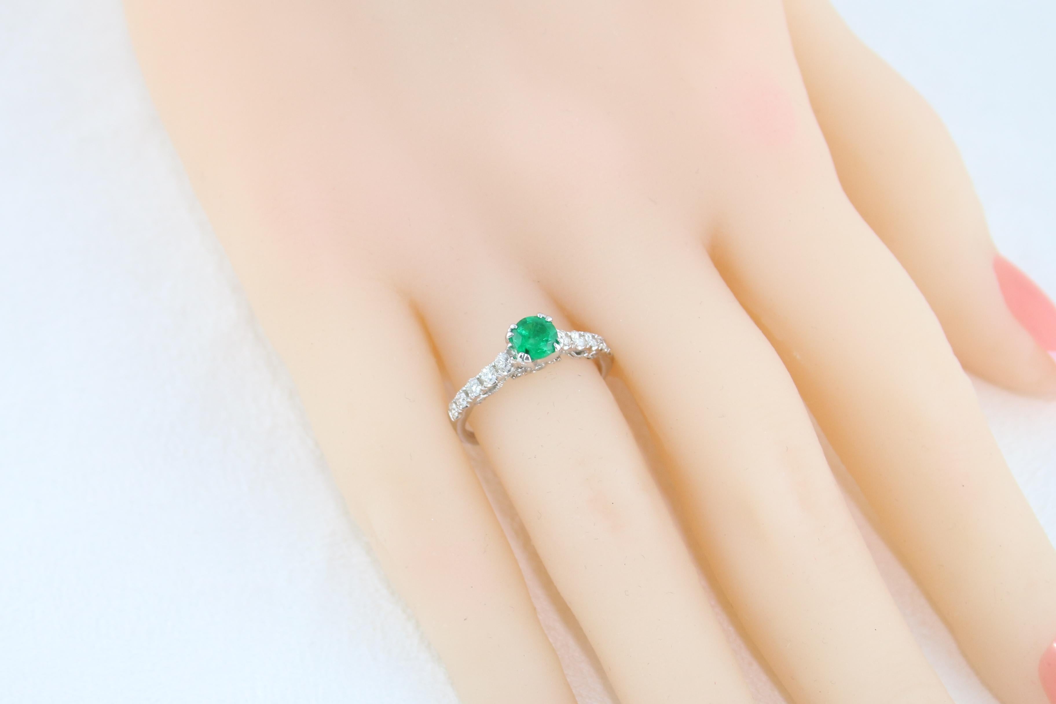 AGL Certified 0.52 Carat Emerald Diamond Gold Milgrain Ring For Sale 1