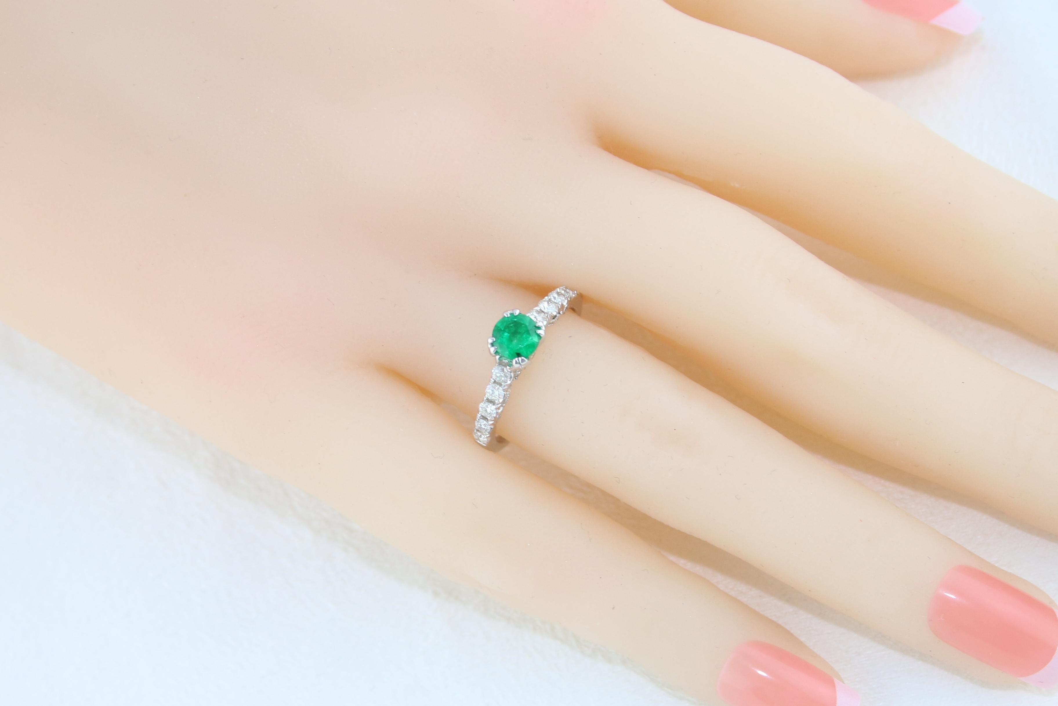 AGL Certified 0.52 Carat Emerald Diamond Gold Milgrain Ring For Sale 2