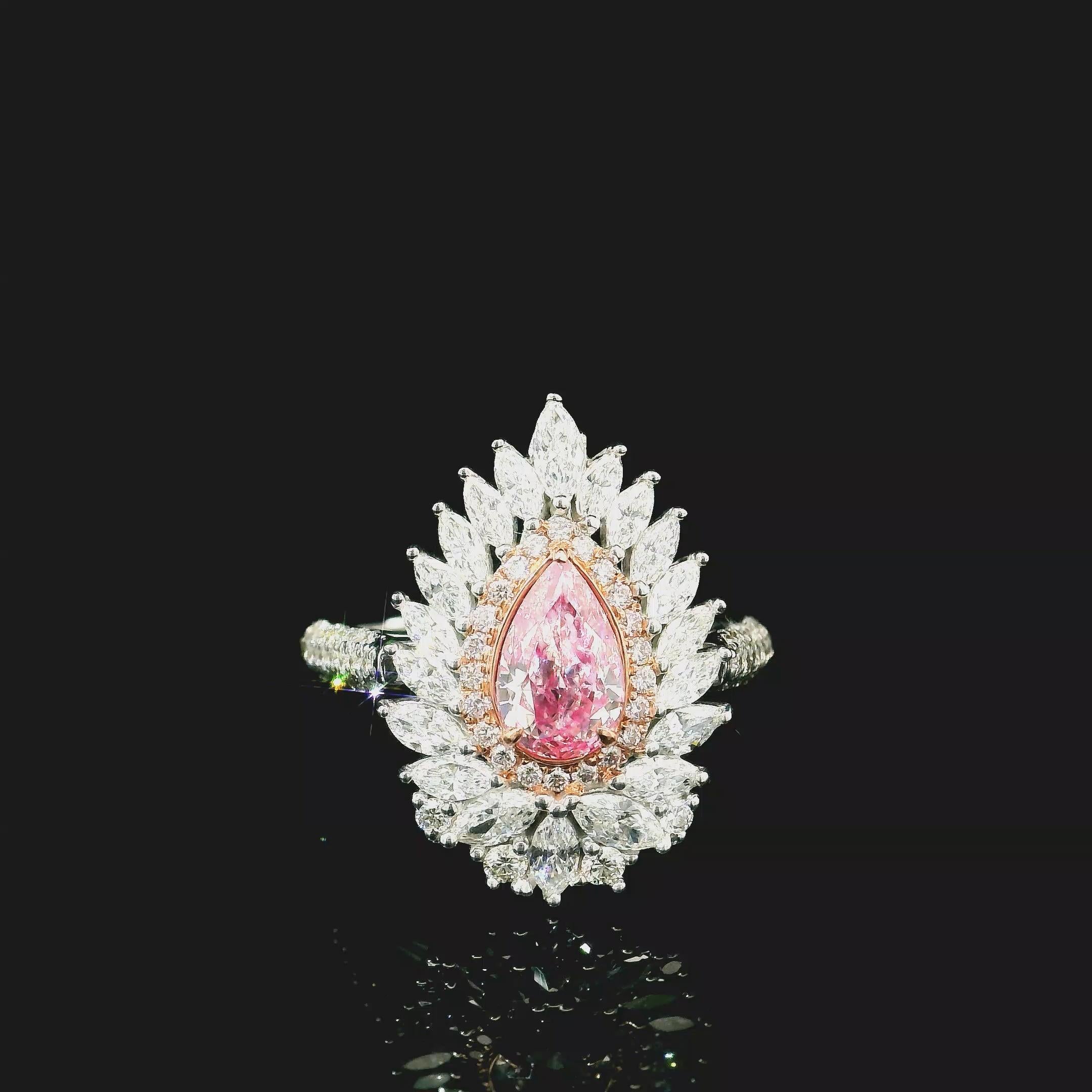 Ring aus 18kt Weißgold mit Diamanten
  
  Goldfarbe und Karat: Weißgold 18kt
  Gewicht: 5.326 Gramm
  
  Satz mit...
  Steinart: Diamanten
  Die Form: Birne
  Karat: 0,76 ct
  Farbe: Helles Rosa-Braun
  Klarheit: VVS1
  
  Umliegende Steine: