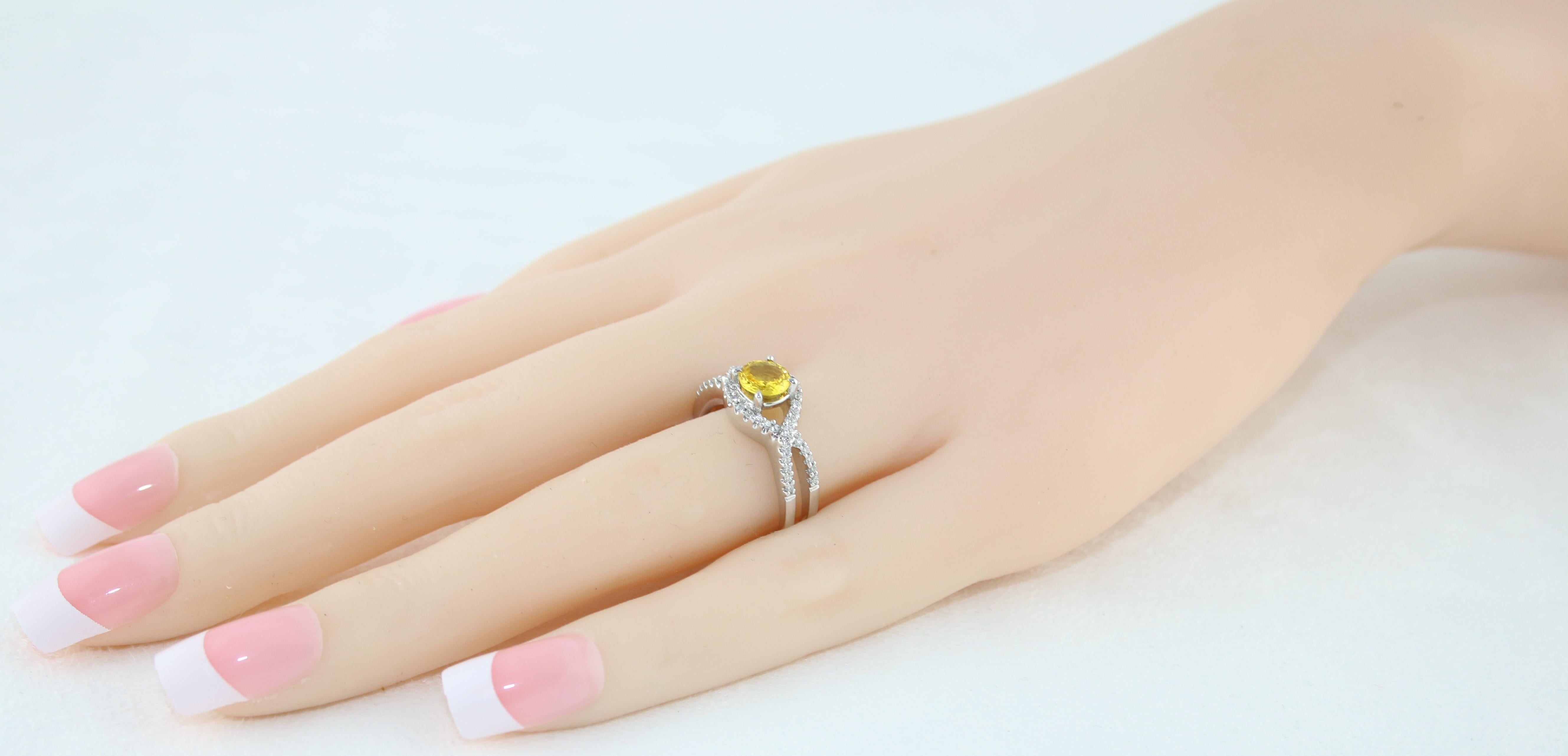 Women's AGL Certified 0.77 Carat Round Yellow Sapphire and Diamond Gold Ring For Sale