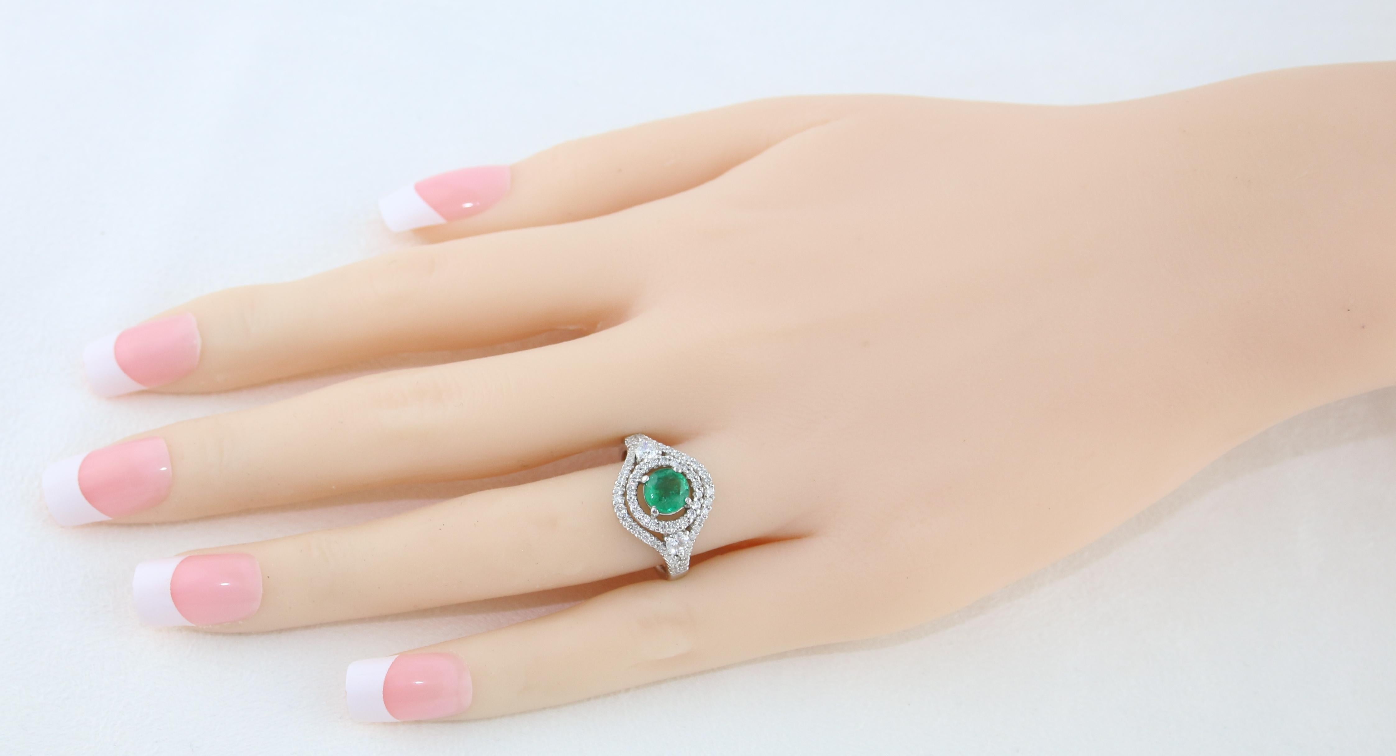 AGL Certified 0.78 Carat Round Emerald Diamond Gold Ring In New Condition For Sale In New York, NY