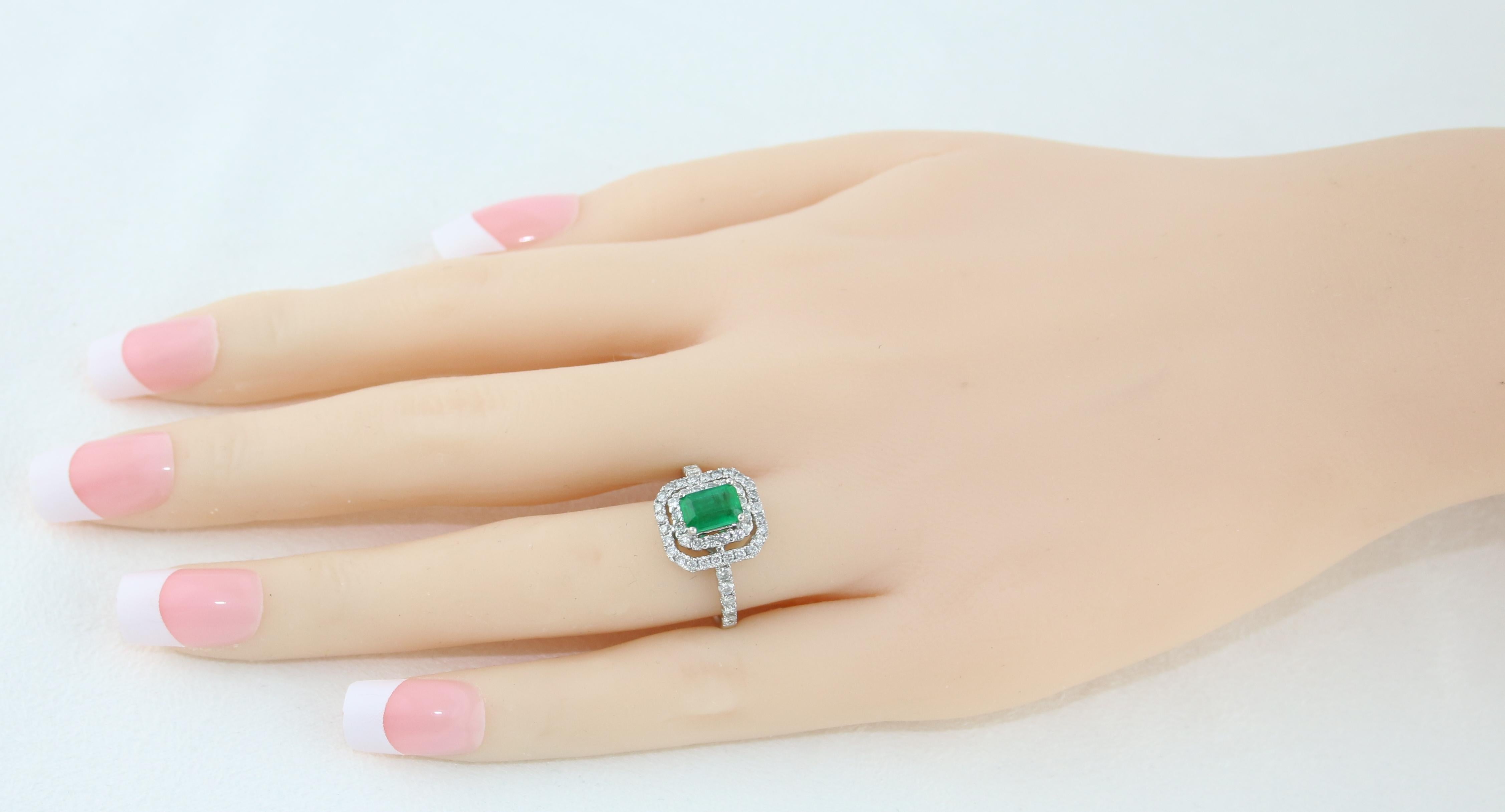 AGL-zertifizierter 0.80 Karat Smaragd-Diamant-Goldring (Smaragdschliff) im Angebot