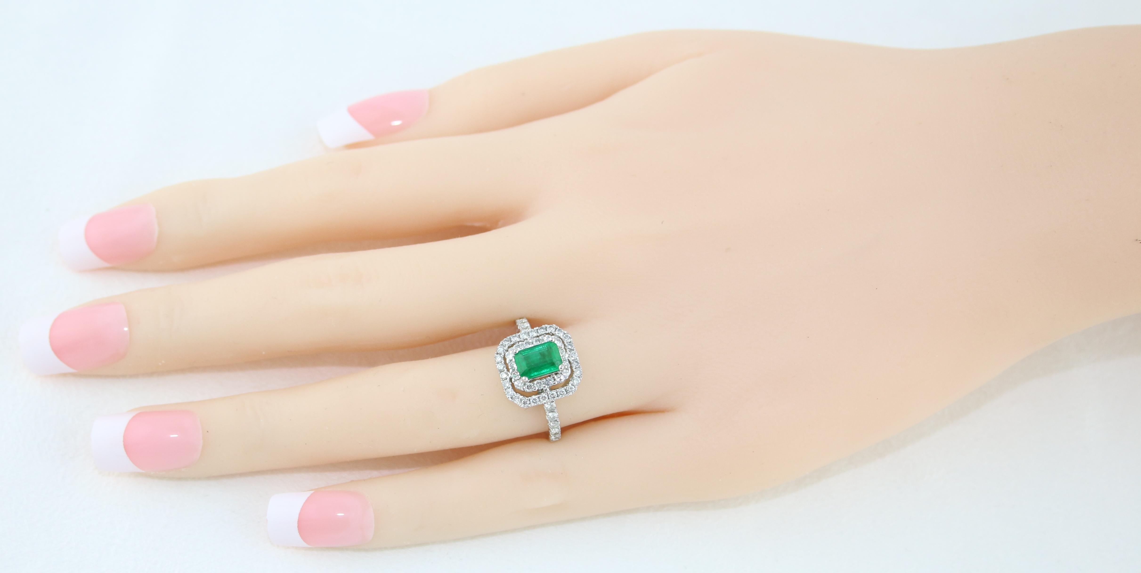 AGL Certified 0.80 Carat Emerald Diamond Gold Ring In New Condition For Sale In New York, NY