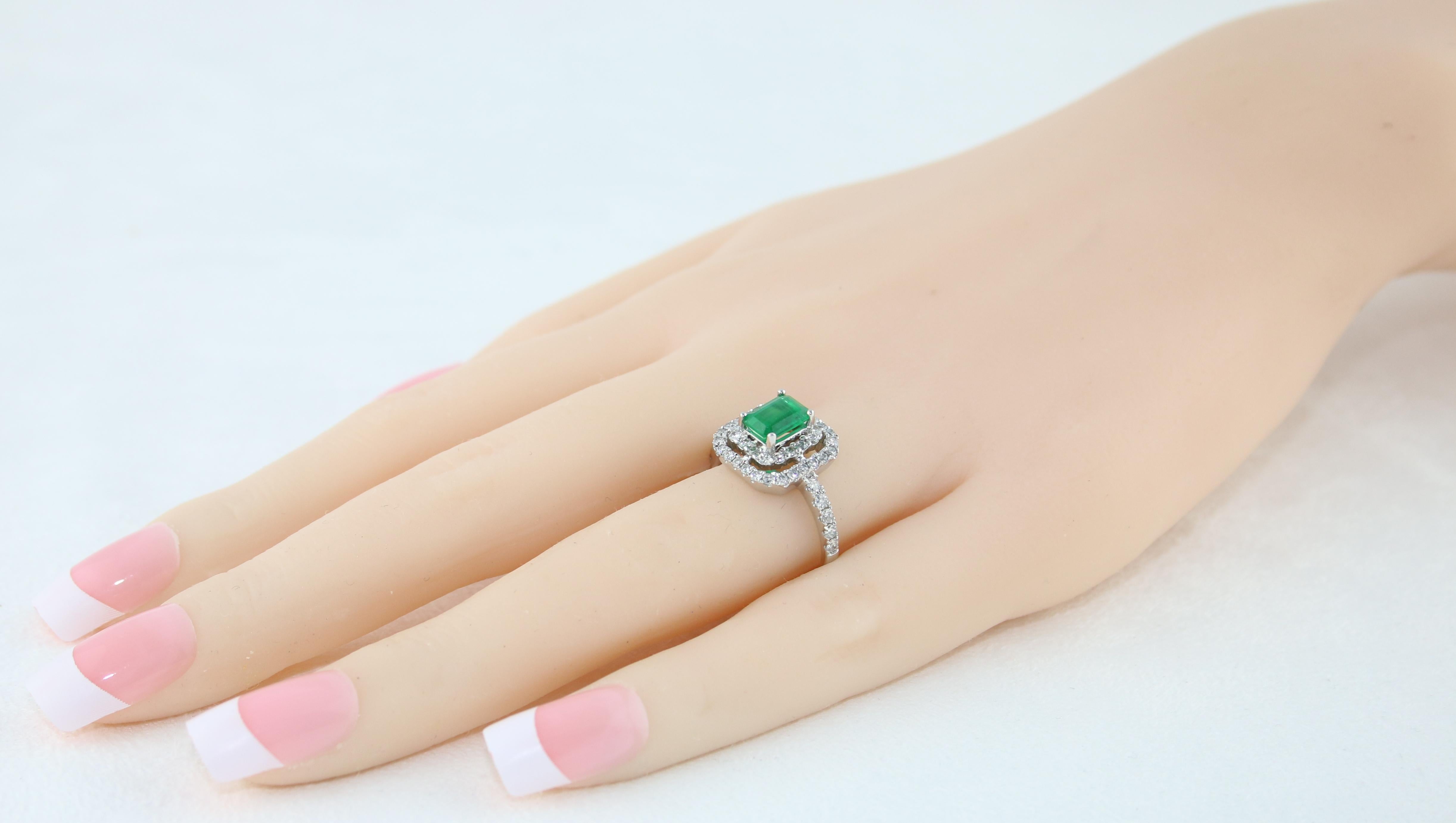 AGL-zertifizierter 0.80 Karat Smaragd-Diamant-Goldring im Angebot 3