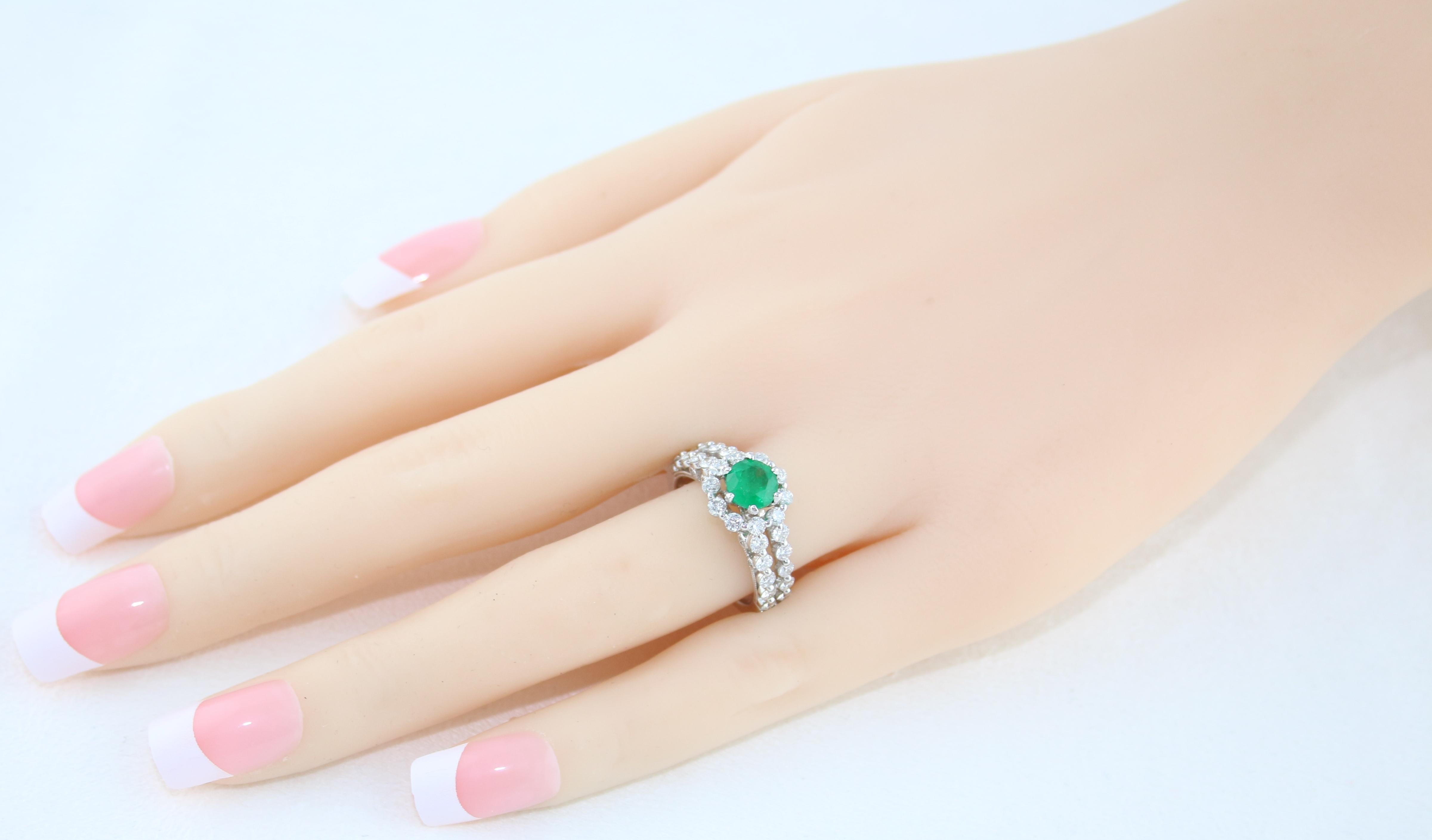 Contemporary AGL Certified 0.82 Carat Round Emerald Diamond Gold Milgrain Ring For Sale