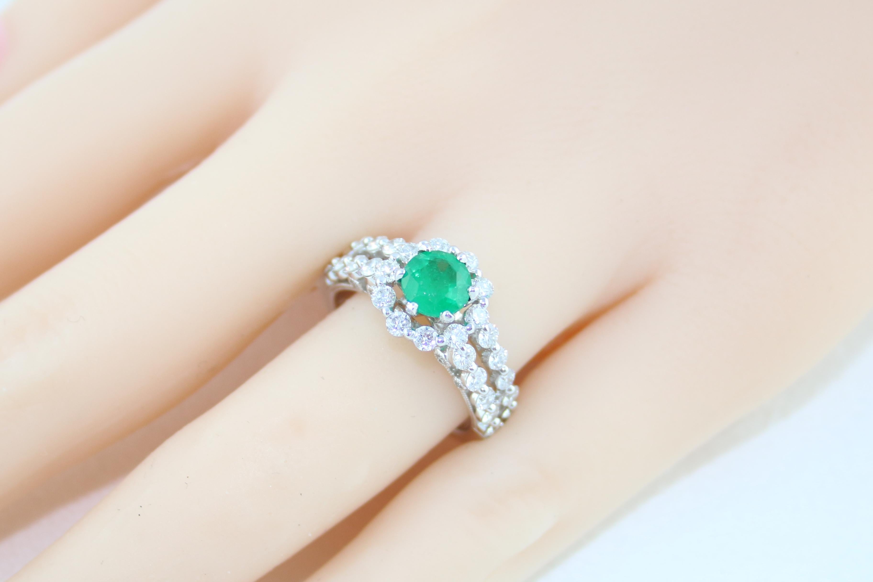 AGL Certified 0.82 Carat Round Emerald Diamond Gold Milgrain Ring For Sale 1