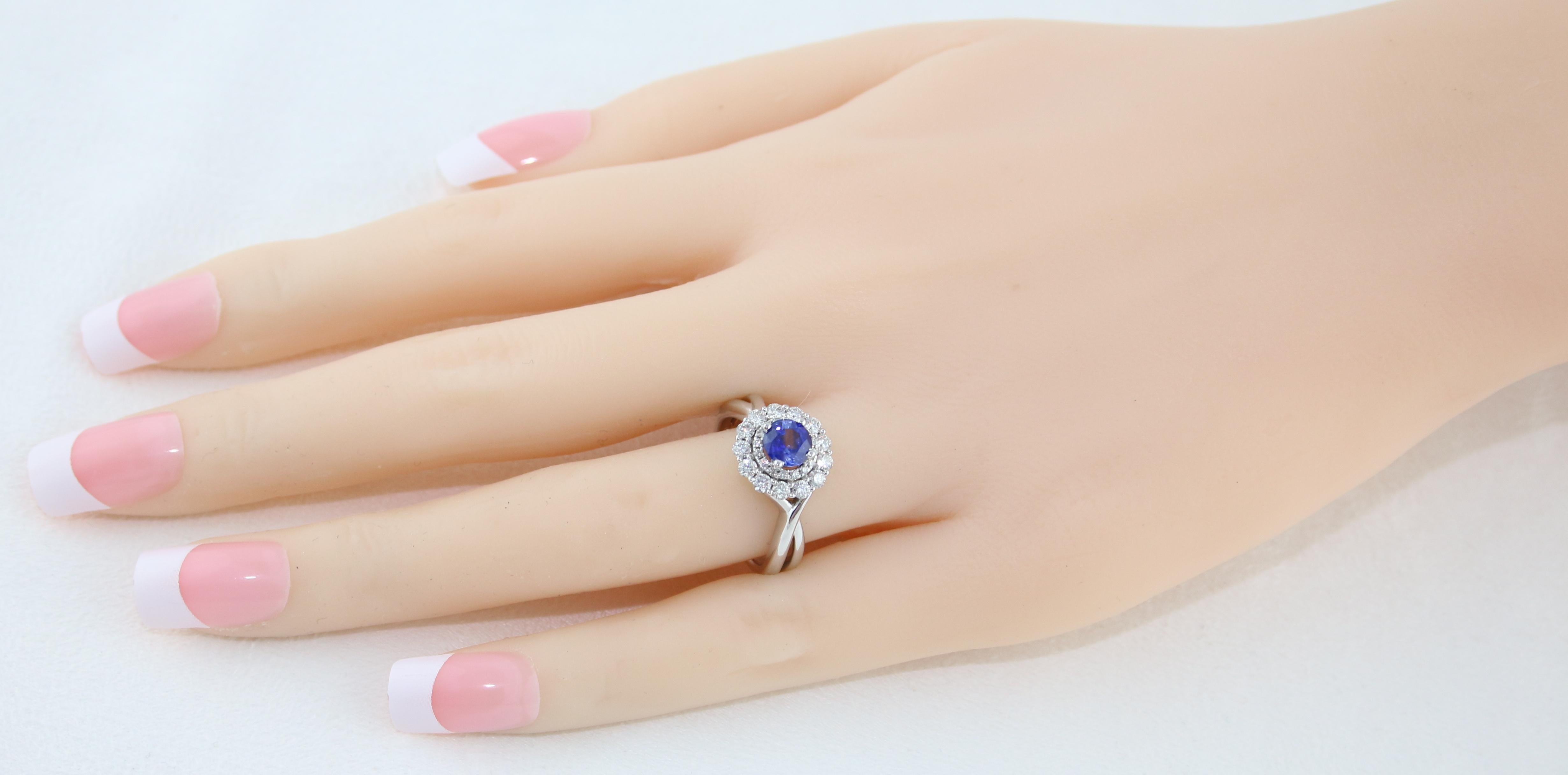 Round Cut AGL Certified 0.84 Carat Round Sapphire Diamond Gold Ring For Sale