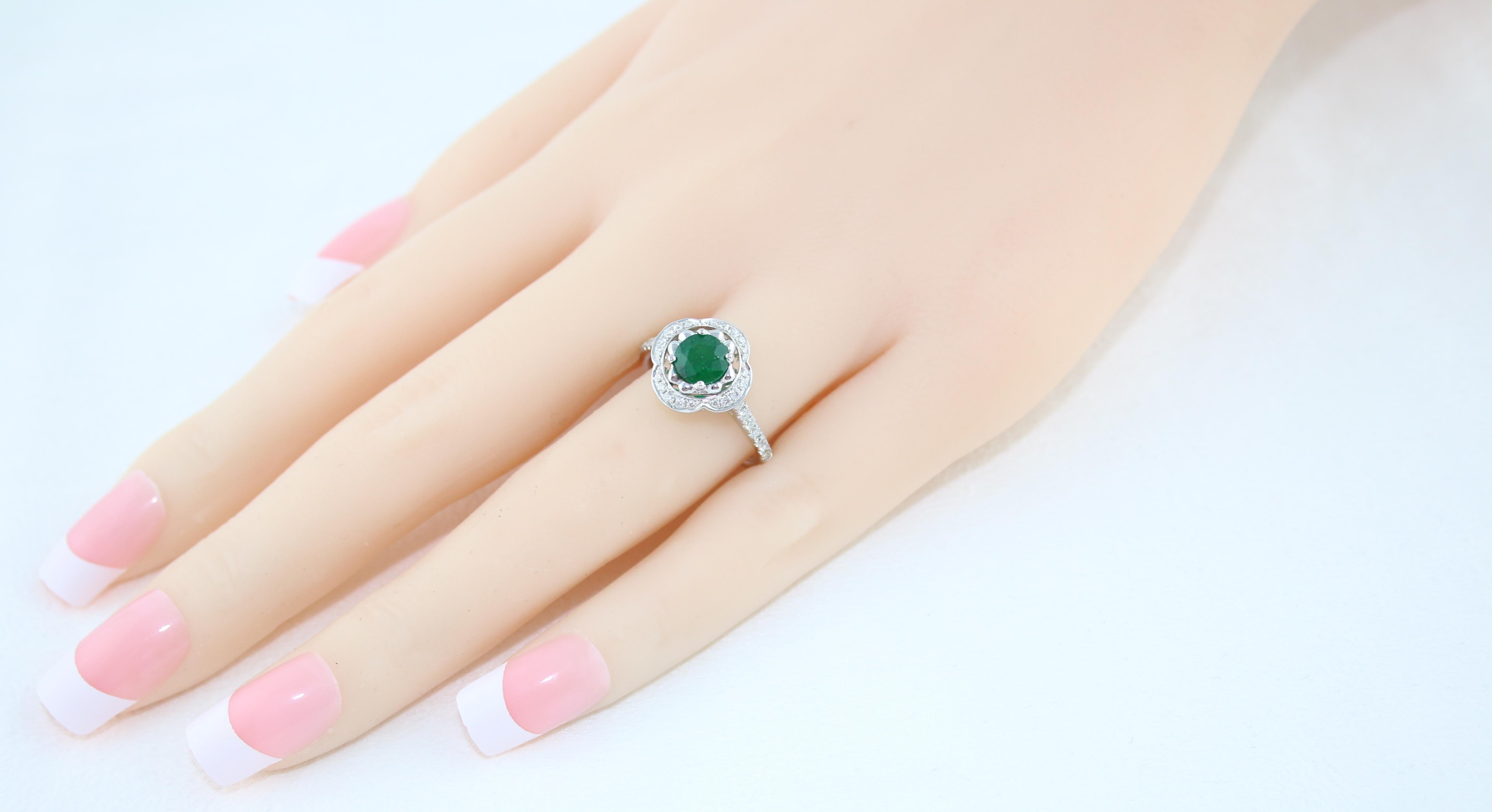 AGL Certified 0.87 Carat Round Emerald Diamond Gold Ring For Sale 1