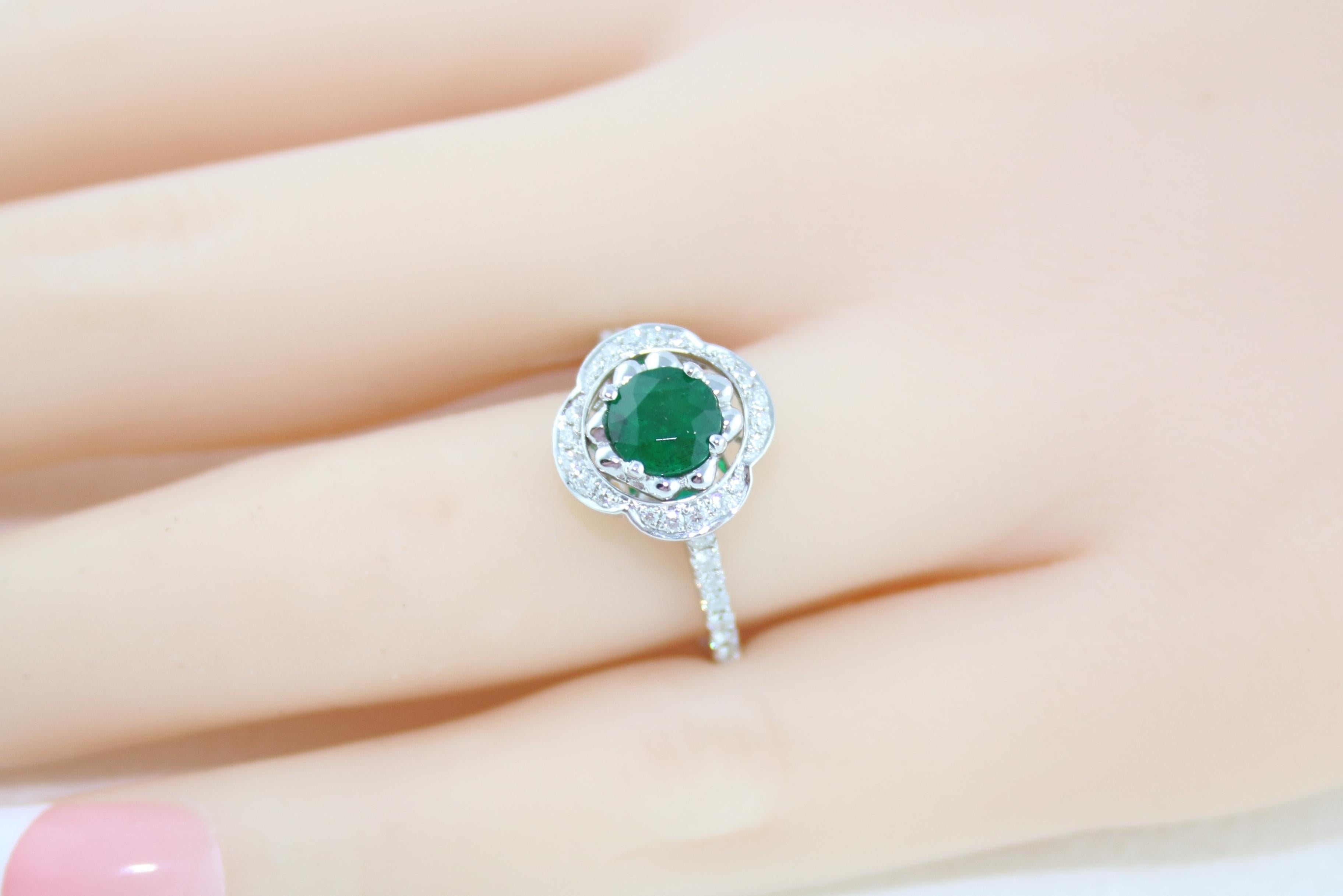 AGL Certified 0.87 Carat Round Emerald Diamond Gold Ring For Sale 2
