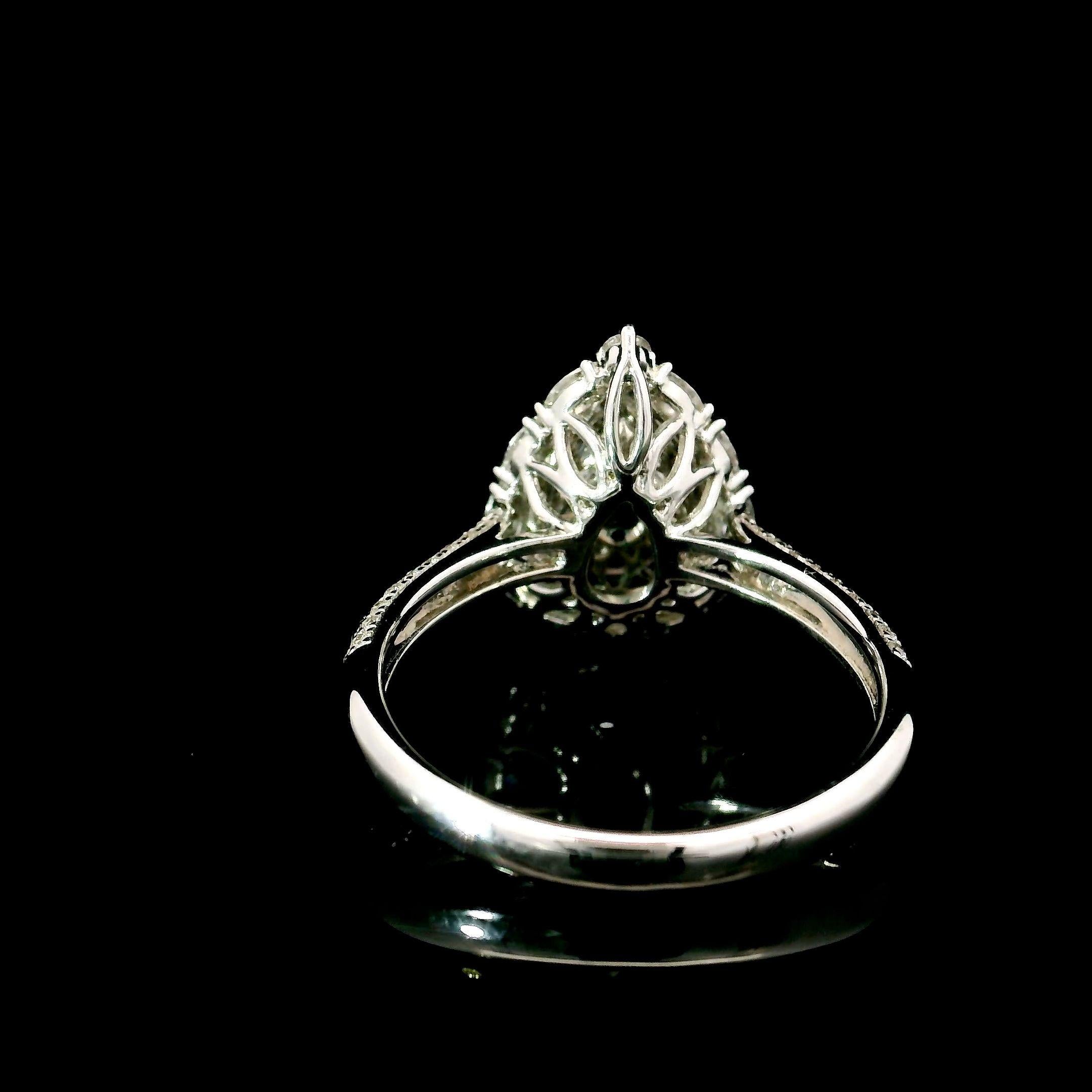 Women's or Men's AGL Certified 0.90 Carat Fancy Green VS Clarity Diamond Ring For Sale