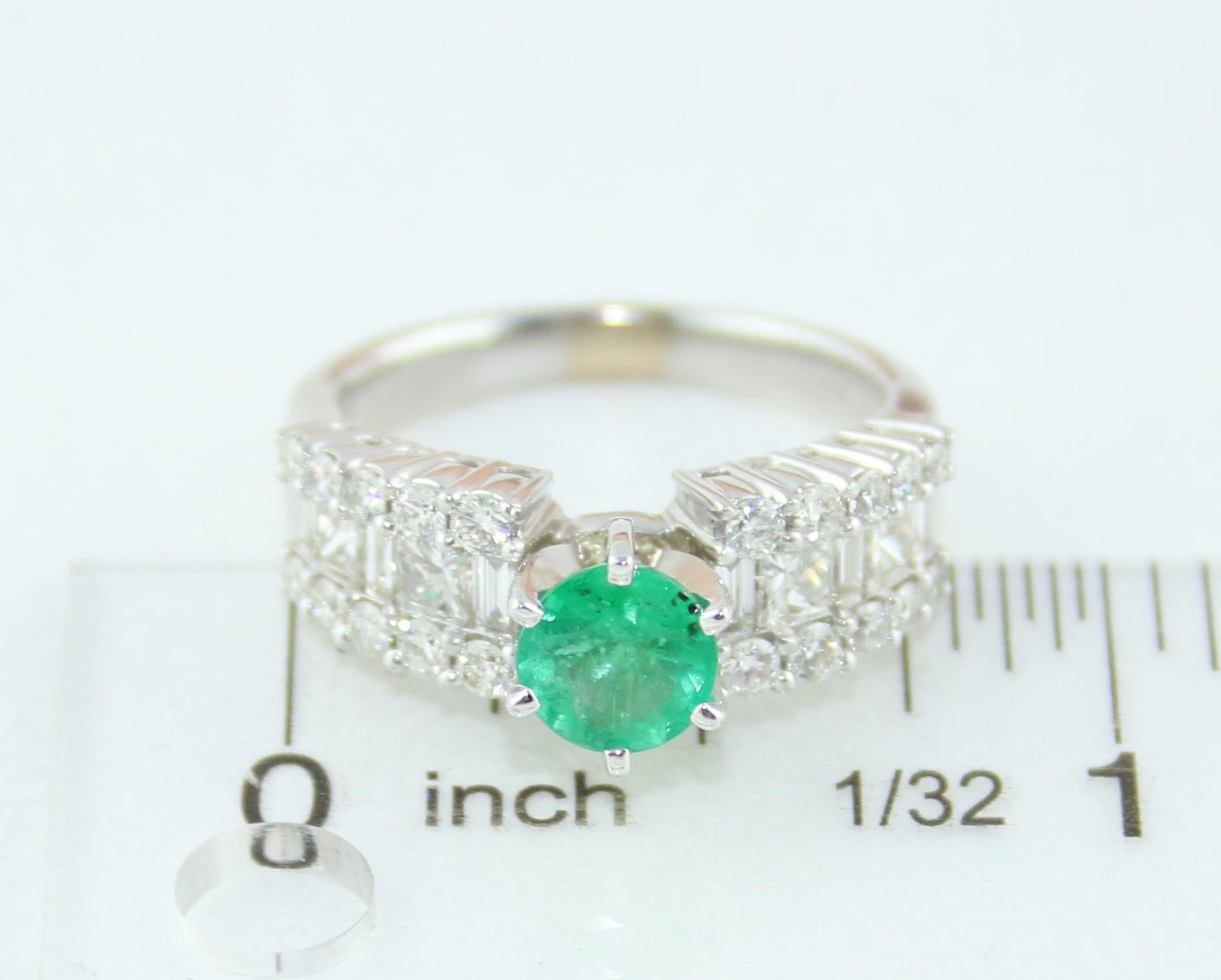AGL Certified 0.90 Carat Round Emerald Diamond Gold Ring For Sale 4