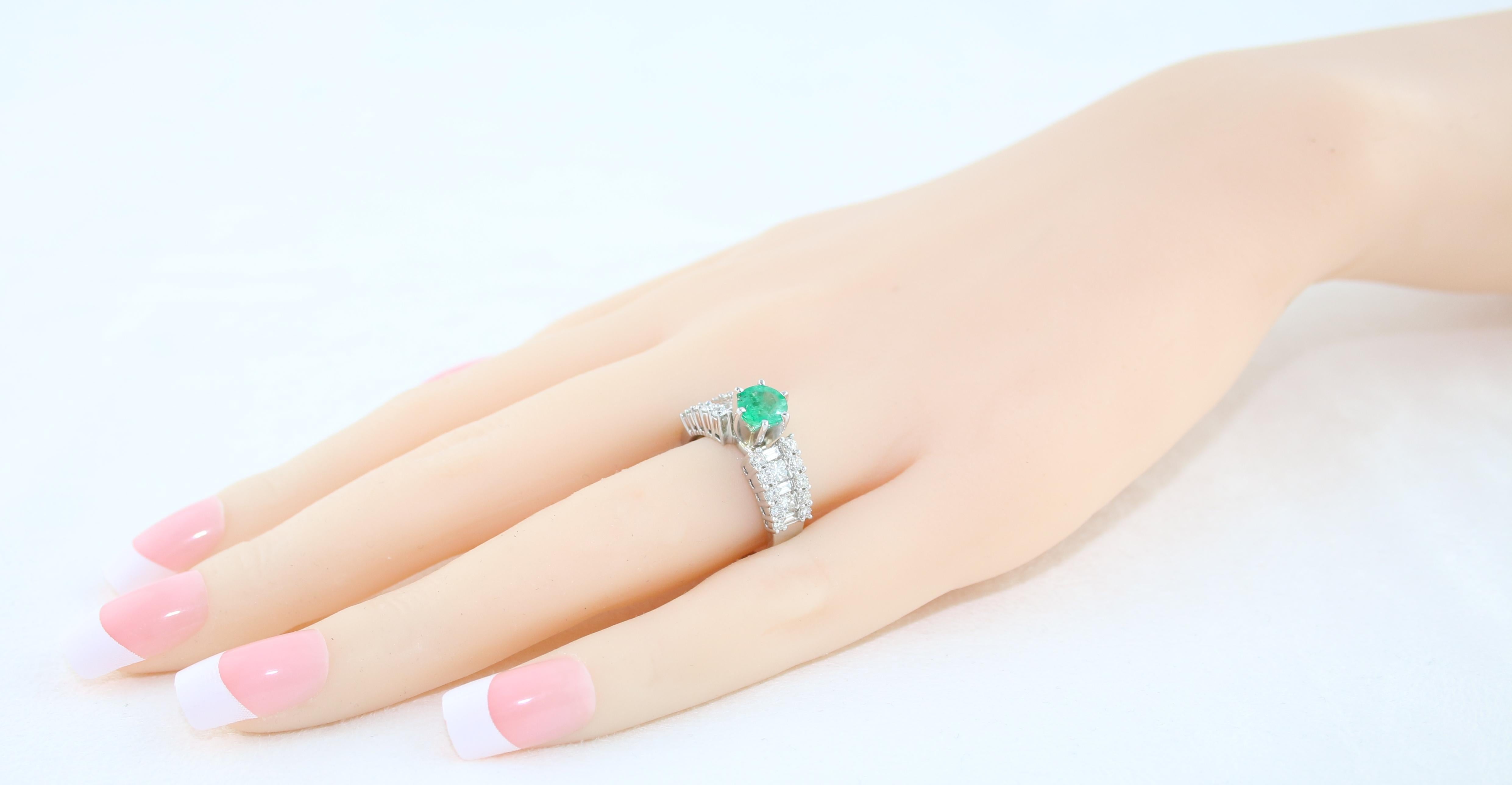 Women's AGL Certified 0.90 Carat Round Emerald Diamond Gold Ring For Sale